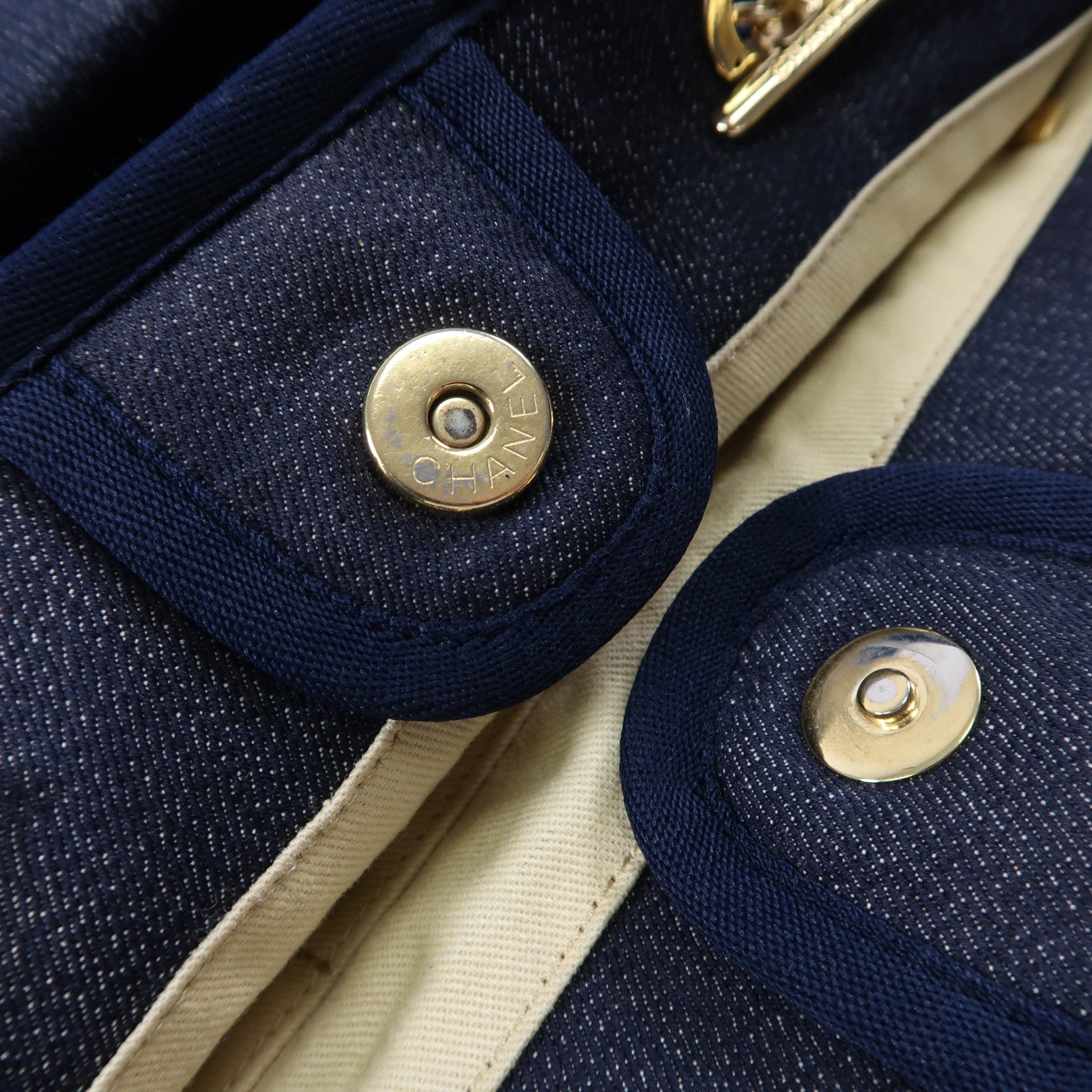 CHANEL 牛仔布Deauville金扣手挽袋/肩背袋