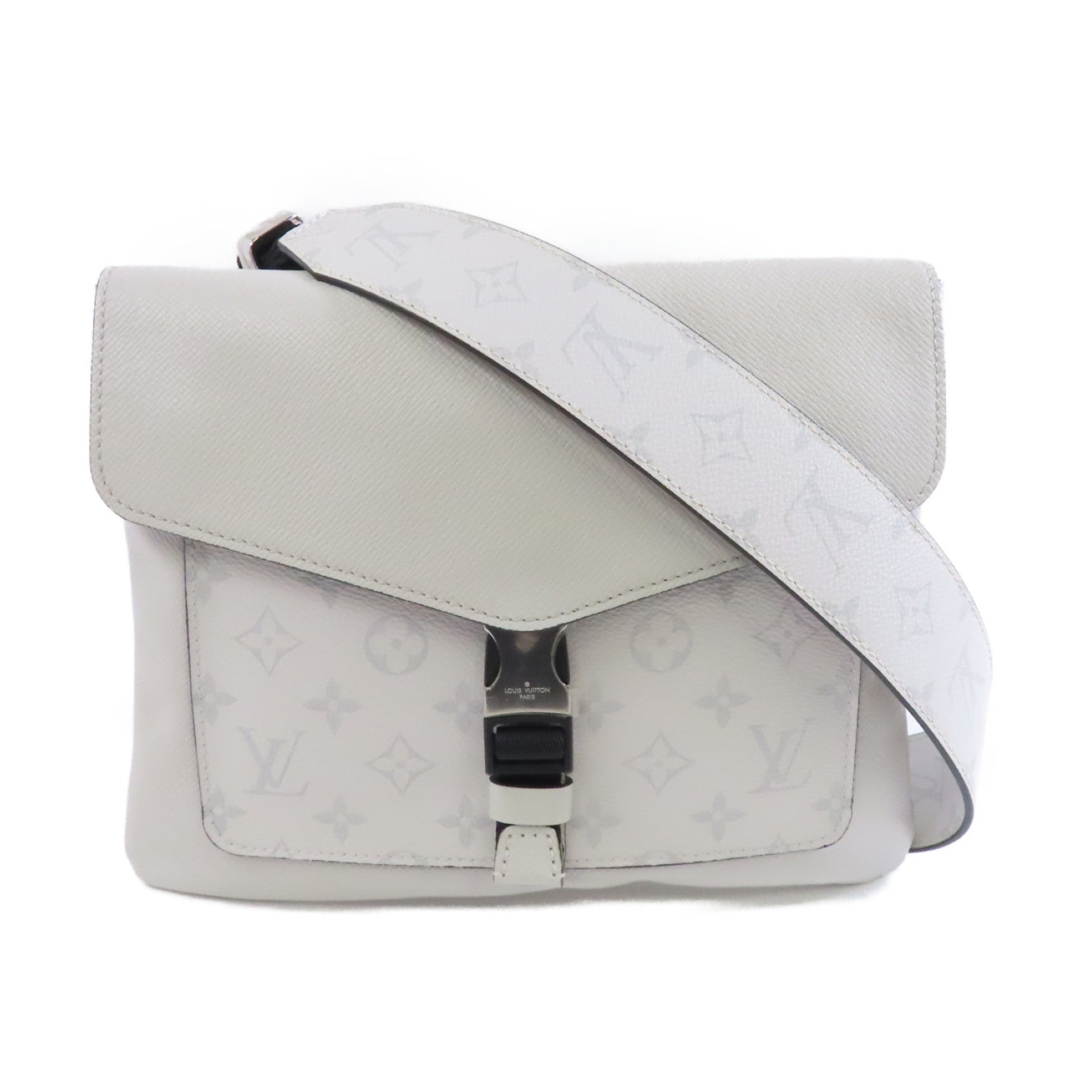 LOUIS VUITTON Monogram Eclipse Outdoor Flap Messenger銀扣肩背袋白色
