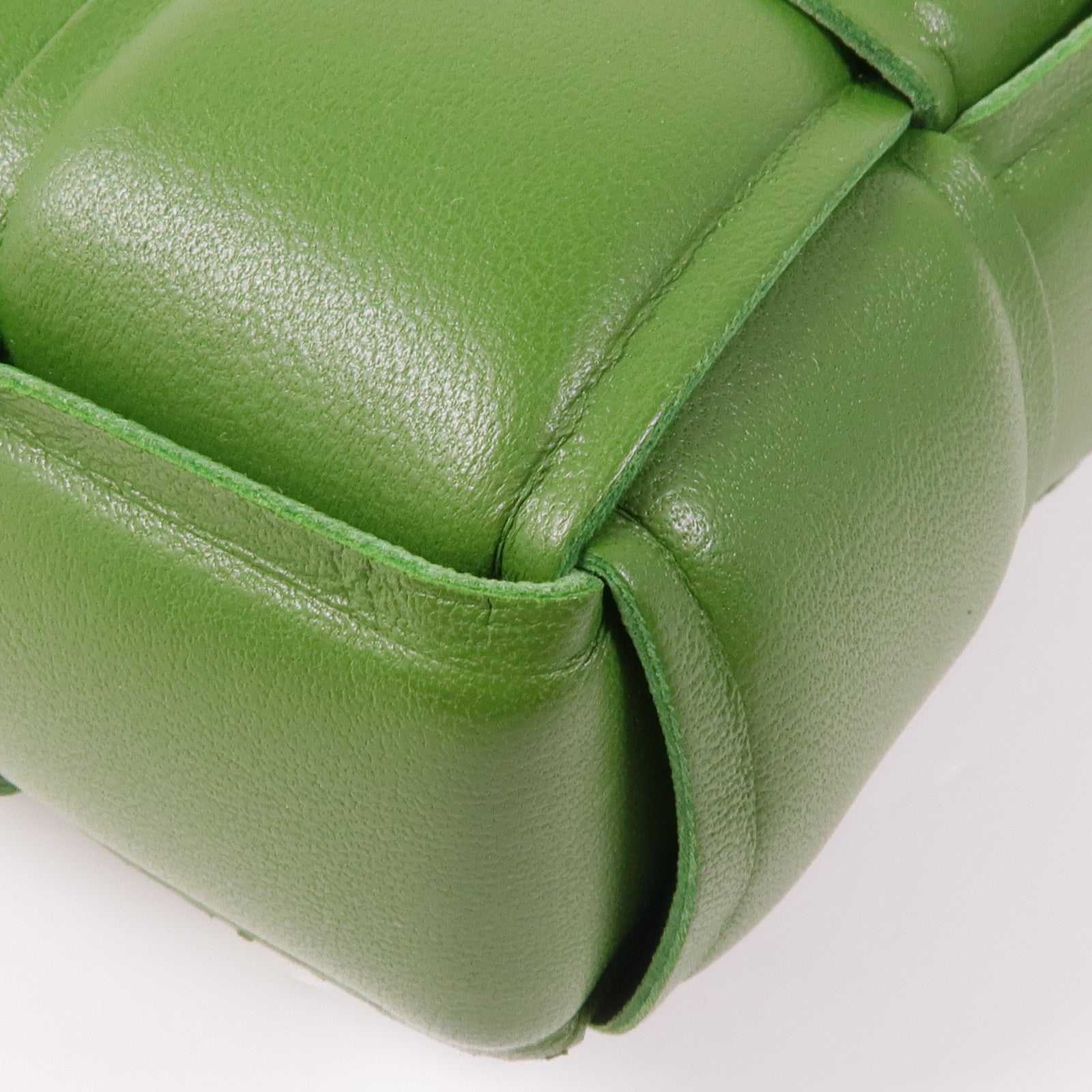 BOTTEGA VENETA 羊皮皮革Padded Cassette Teen金扣肩背袋