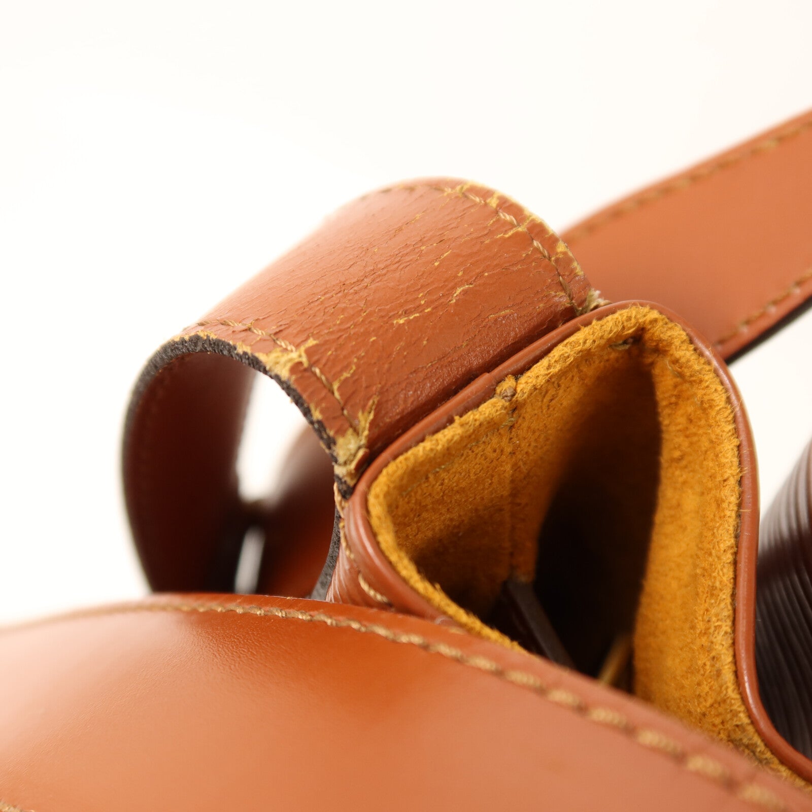 LOUIS VUITTON Epi Sac De Paul金扣肩背袋