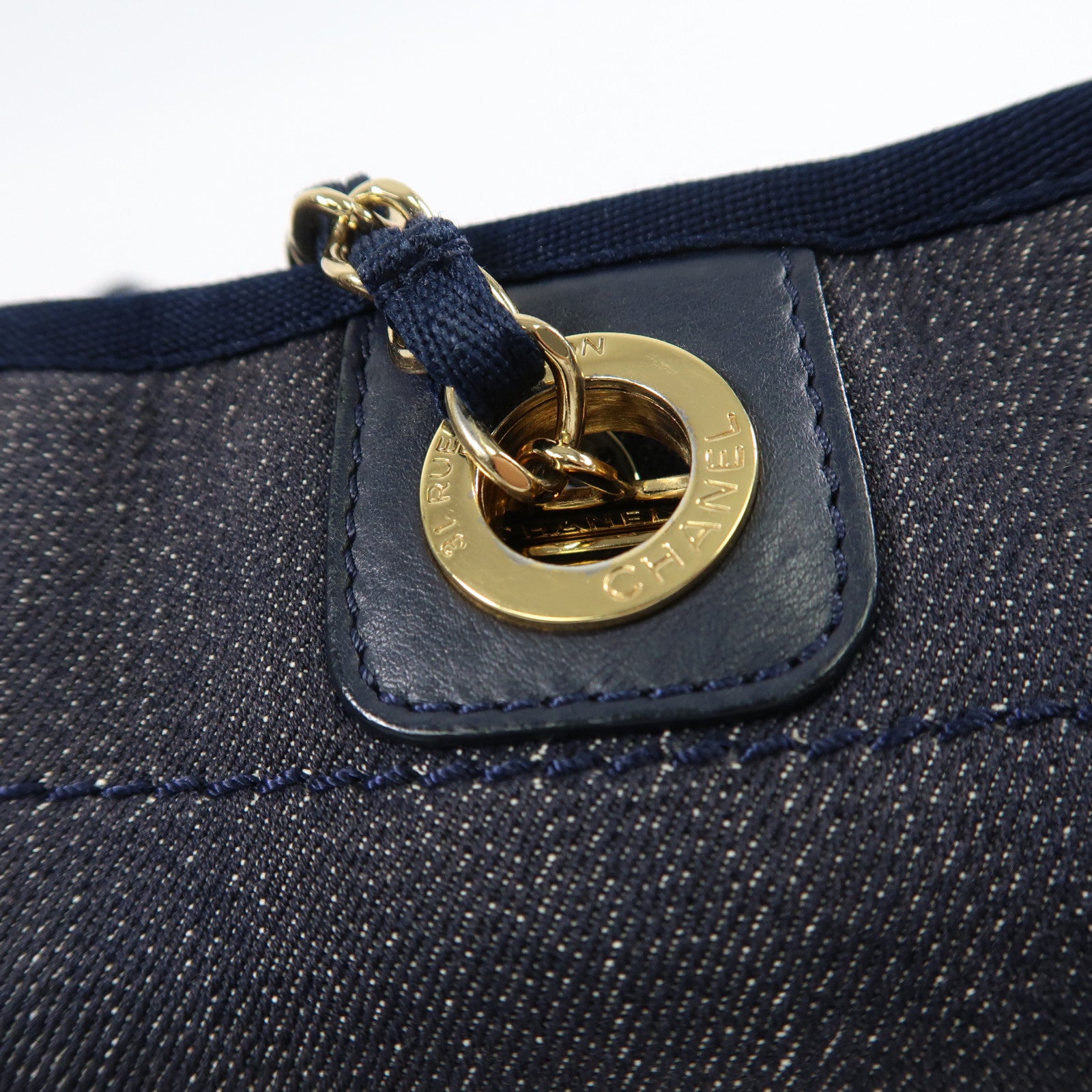 CHANEL 牛仔布Deauville金扣手挽袋/肩背袋