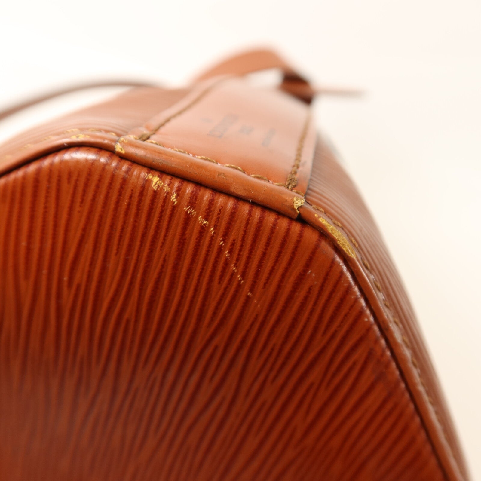 LOUIS VUITTON Epi Sac De Paul金扣肩背袋