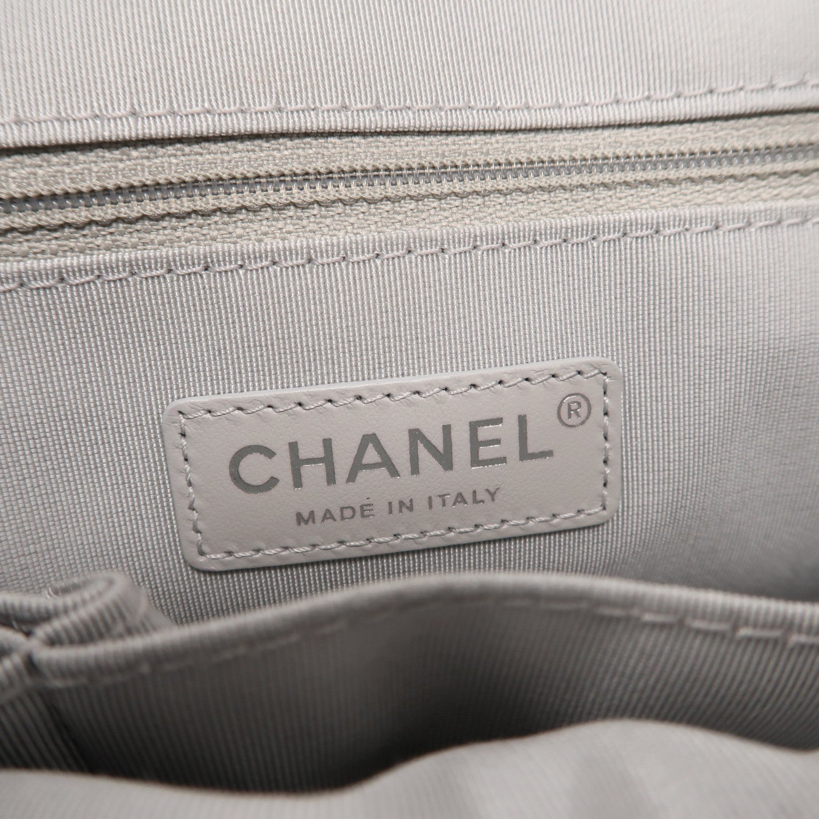 CHANEL 【清倉大減價】菱格牛皮皮革Gabrielle Medium鏈帶肩背袋銀色