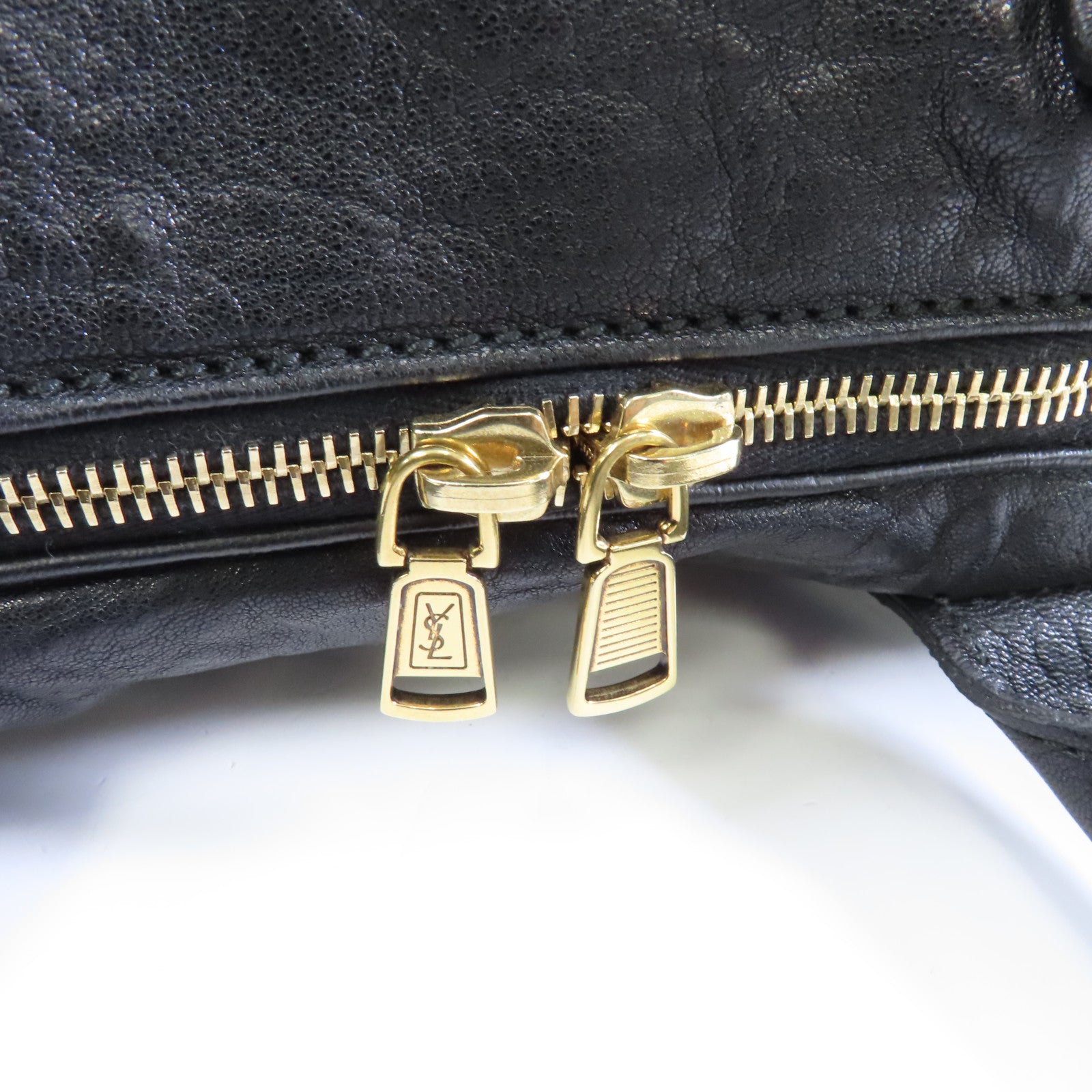 YVES SAINT LAURENT 【激減優惠】皮革Handbag金扣手挽袋黑色