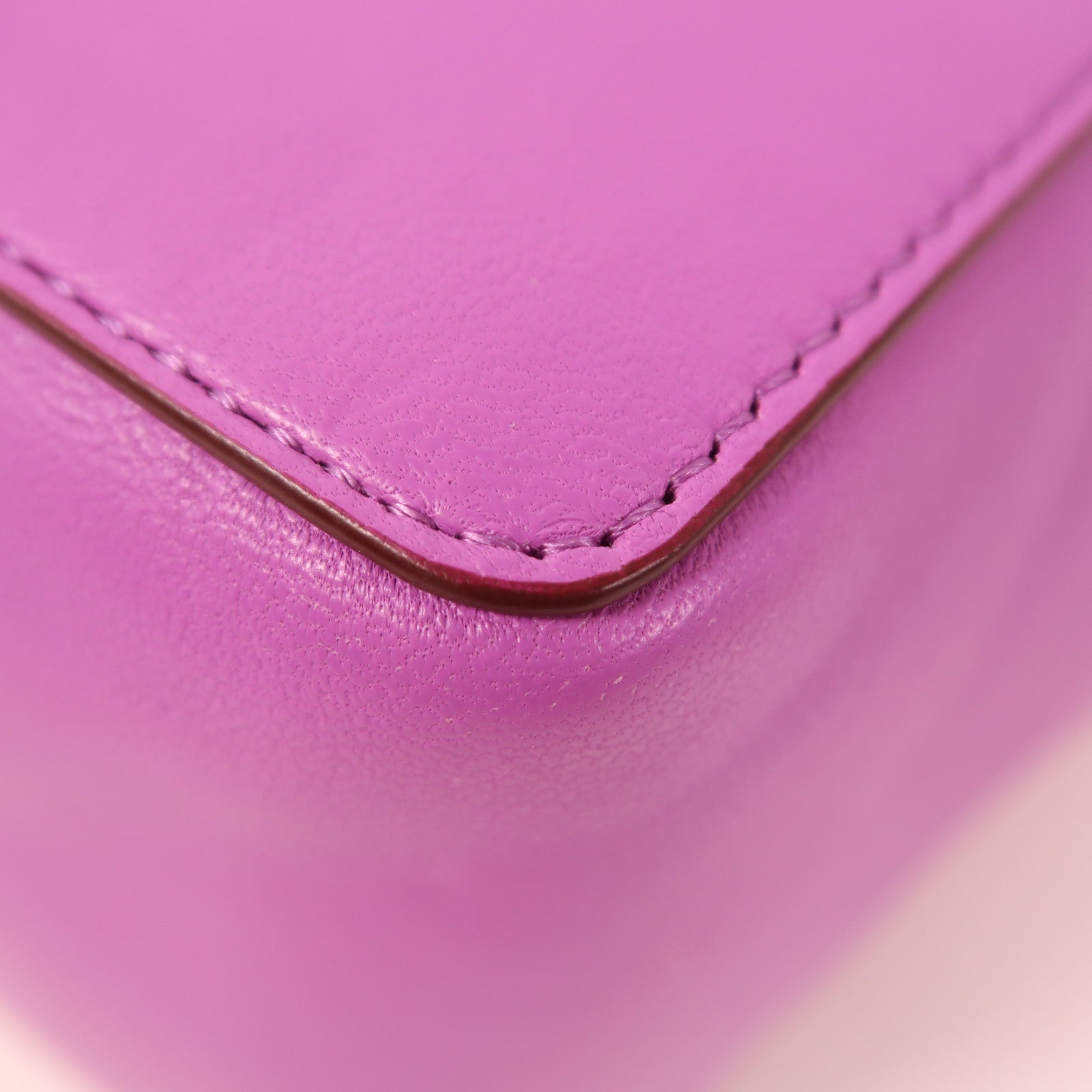 Valentino 牛皮皮革Shoulder Bag金扣肩背袋