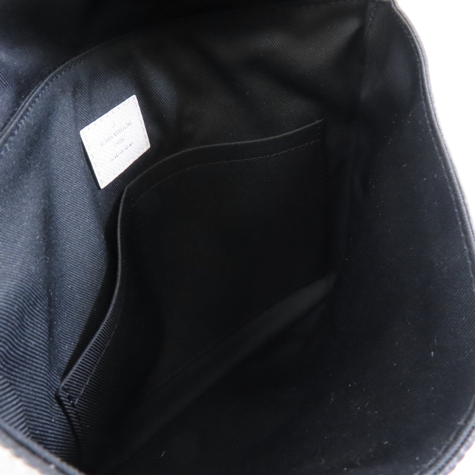 LOUIS VUITTON Monogram Eclipse Outdoor Flap Messenger銀扣肩背袋白色