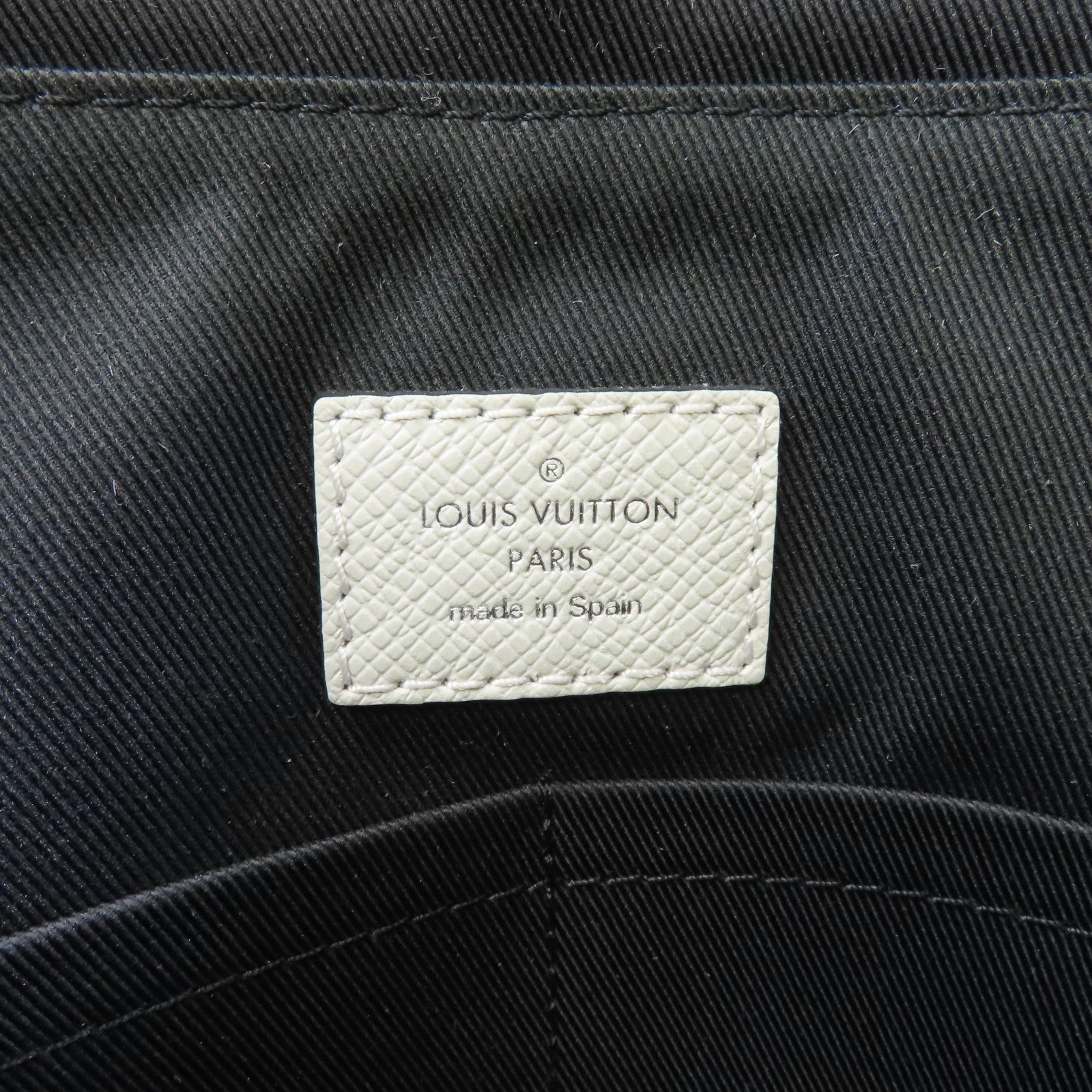 LOUIS VUITTON Monogram Eclipse Outdoor Flap Messenger銀扣肩背袋白色