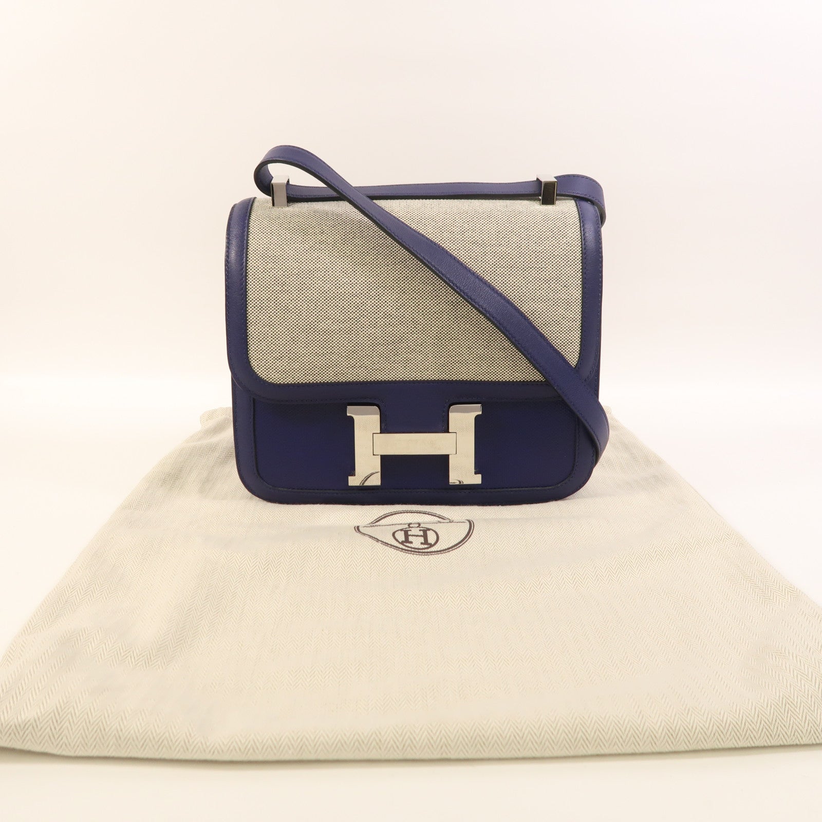 HERMES Toile帆布/Swift皮革Constance 24銀扣肩背袋Bleu Encre