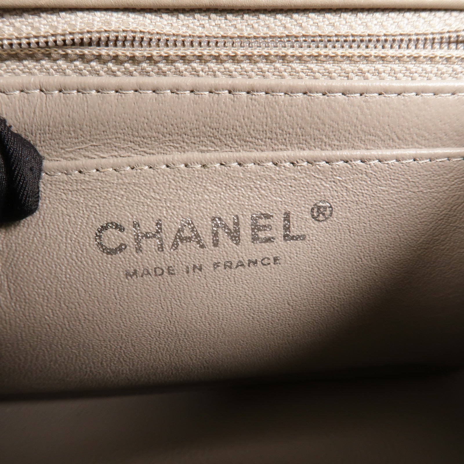 CHANEL 漆皮皮革Mini Classic 17鏈帶肩背袋