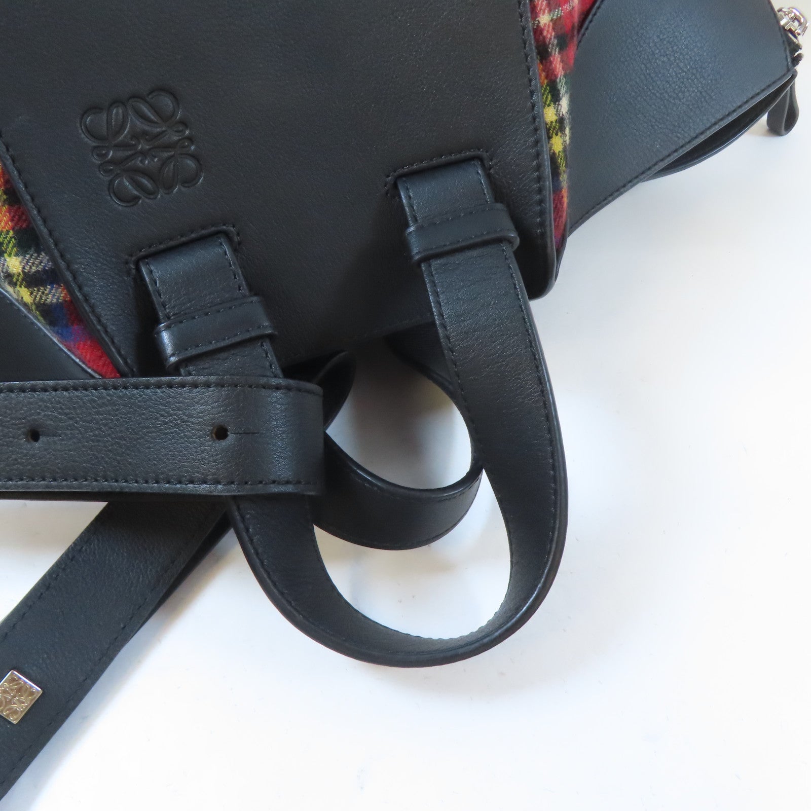 LOEWE 【激減優惠】牛皮皮革Hammock Bag銀扣手挽肩背兩用袋黑色/紅色