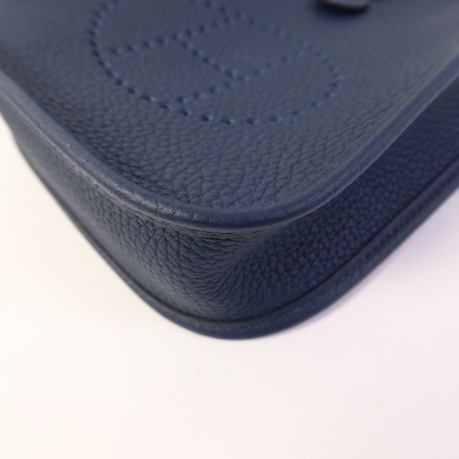 HERMES Clemence皮革Evelyne TPM金扣肩背袋Bleu de Prusse