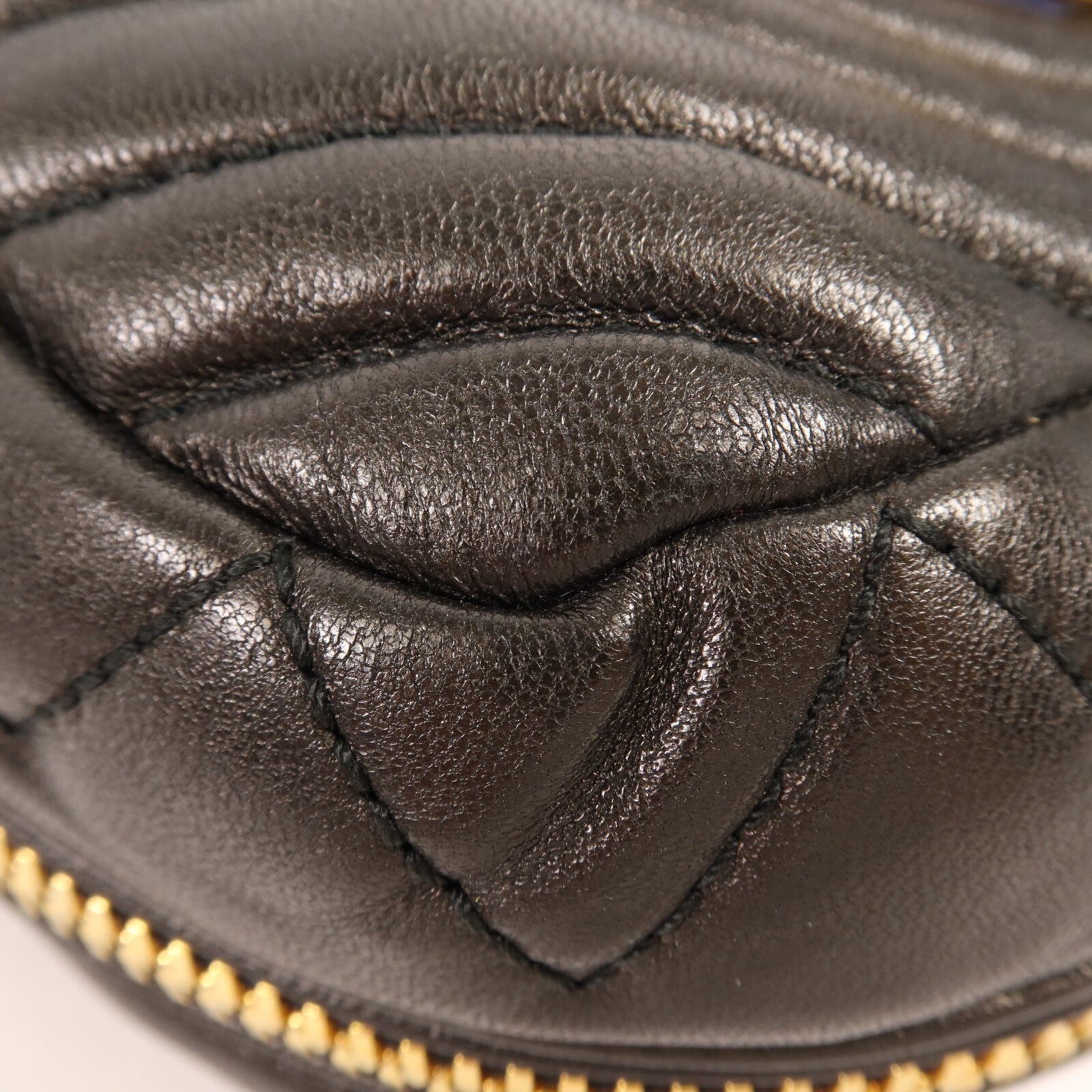 Miu Miu 牛皮皮革Shoulder Bag金扣肩背袋