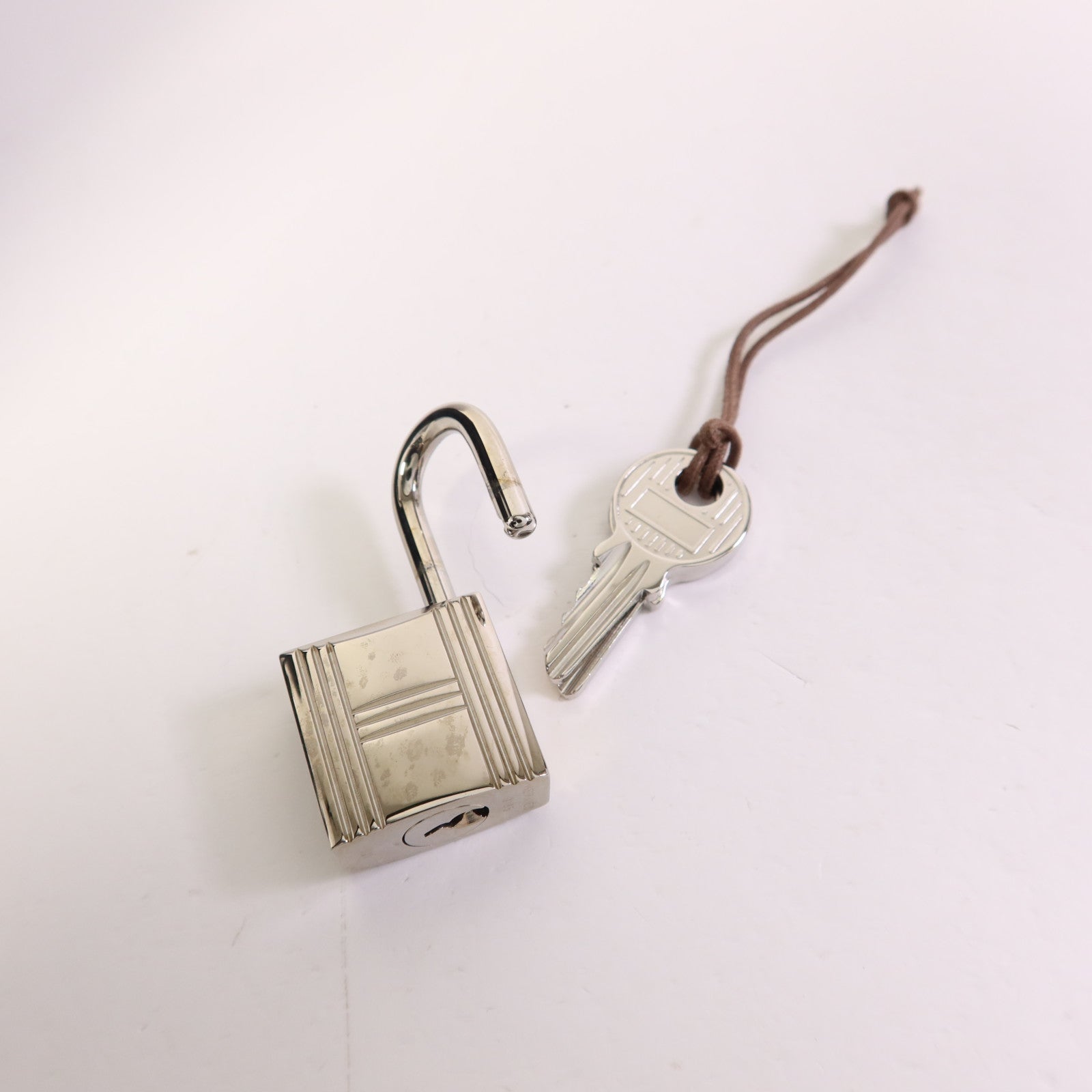 HERMES Clemence皮革Picotin MM銀扣手挽袋Noir