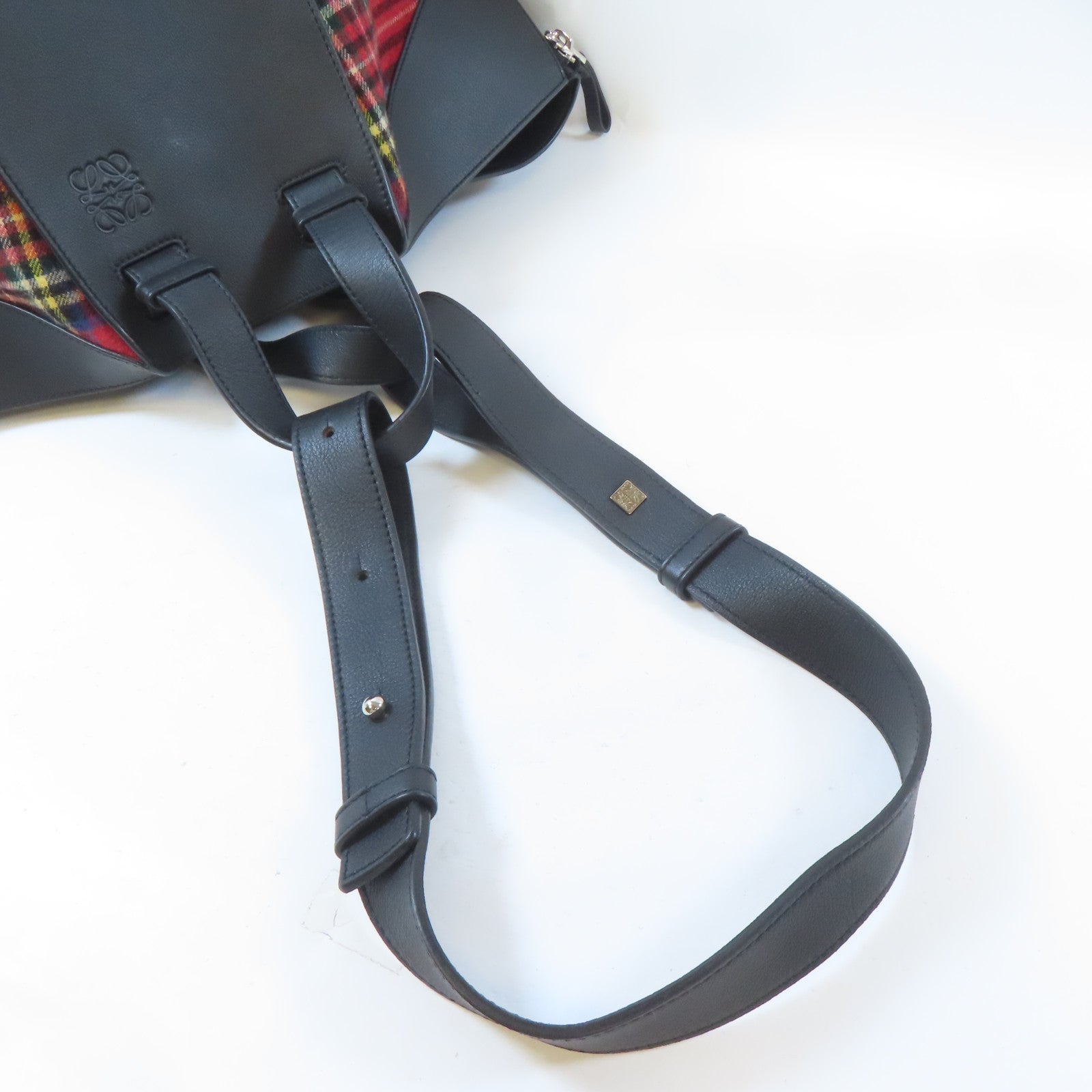 LOEWE 【激減優惠】牛皮皮革Hammock Bag銀扣手挽肩背兩用袋黑色/紅色