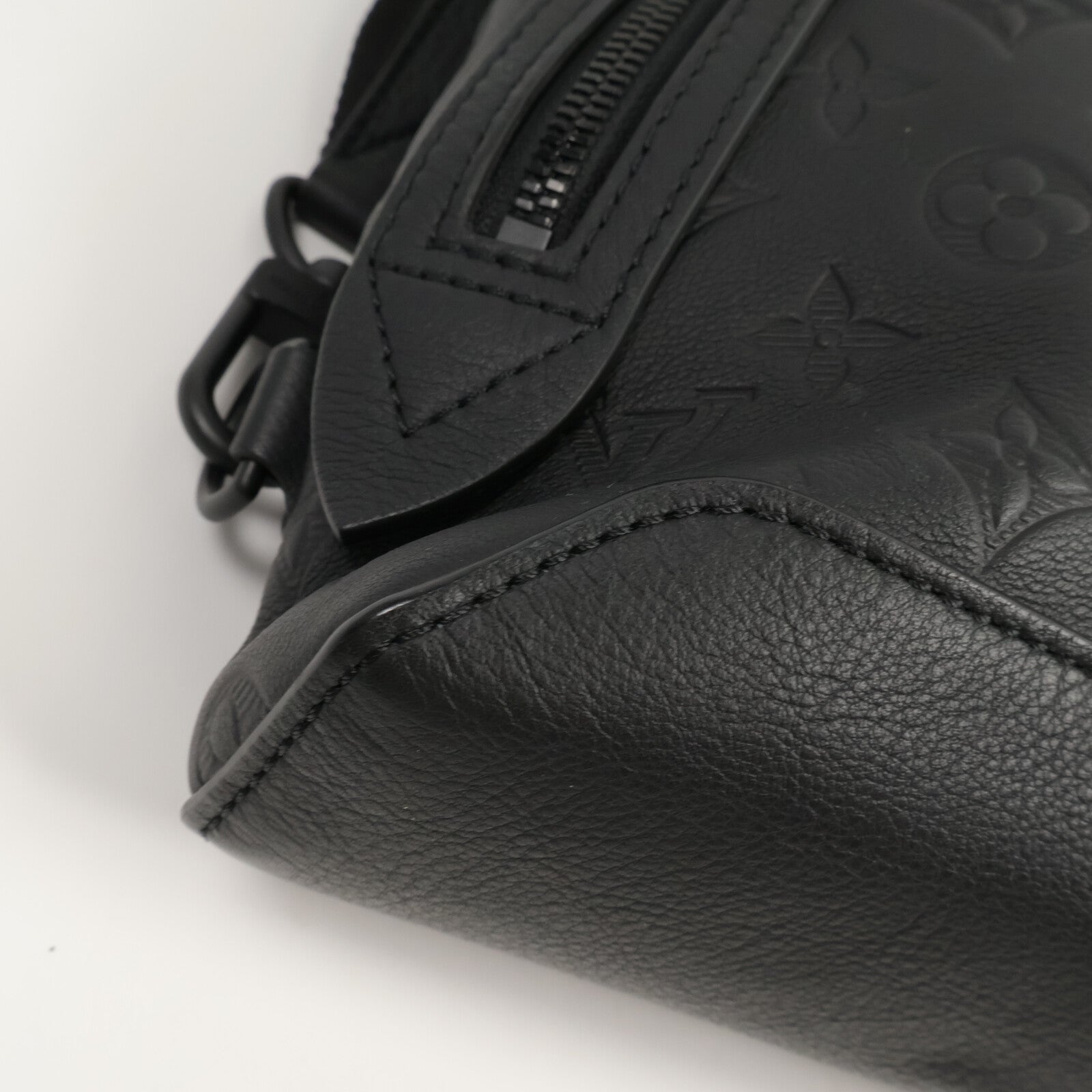 LOUIS VUITTON Monogram Shadow Duo Slingbag肩背袋