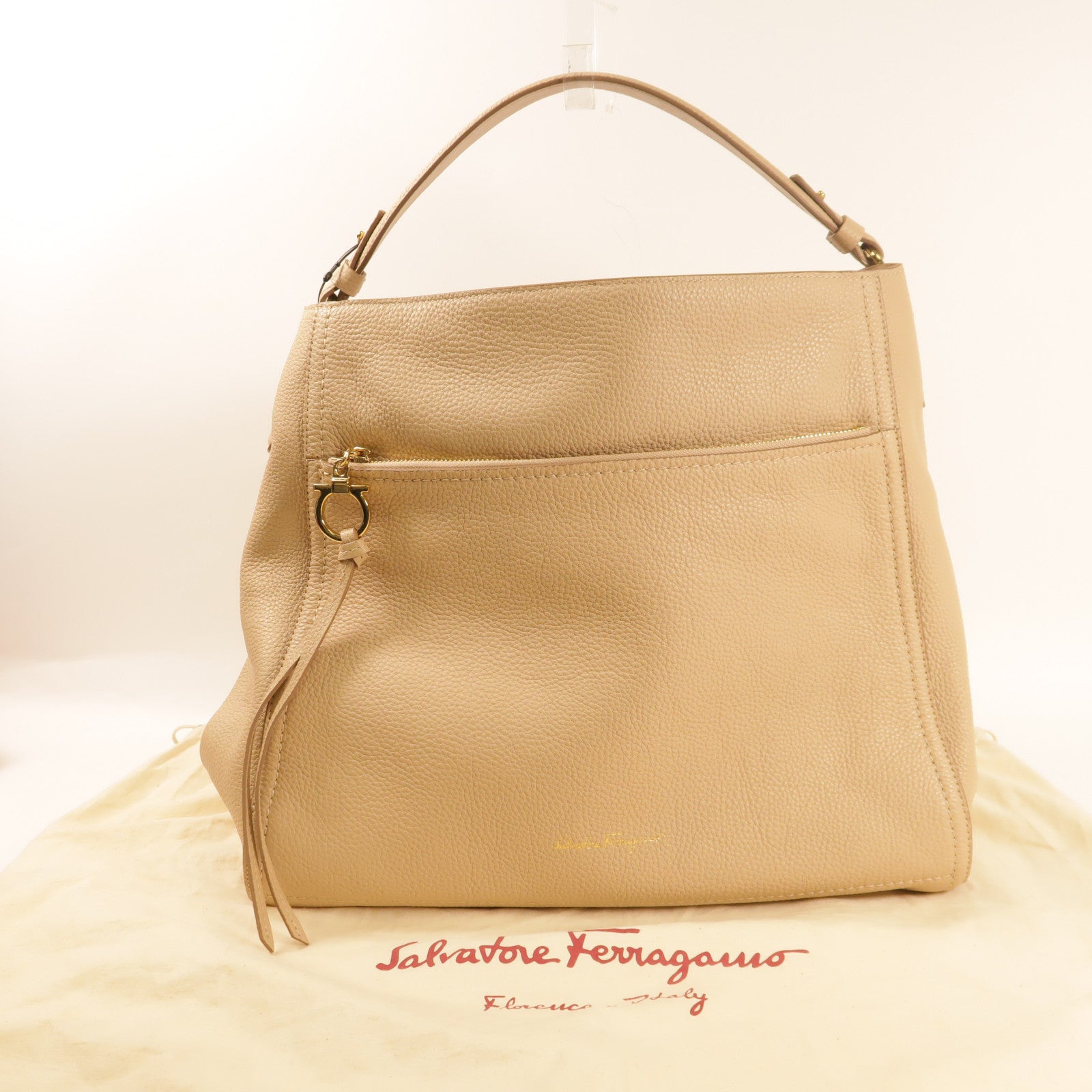 Salvatore Ferragamo 牛皮皮革Shoulder Bag金扣肩背袋米色