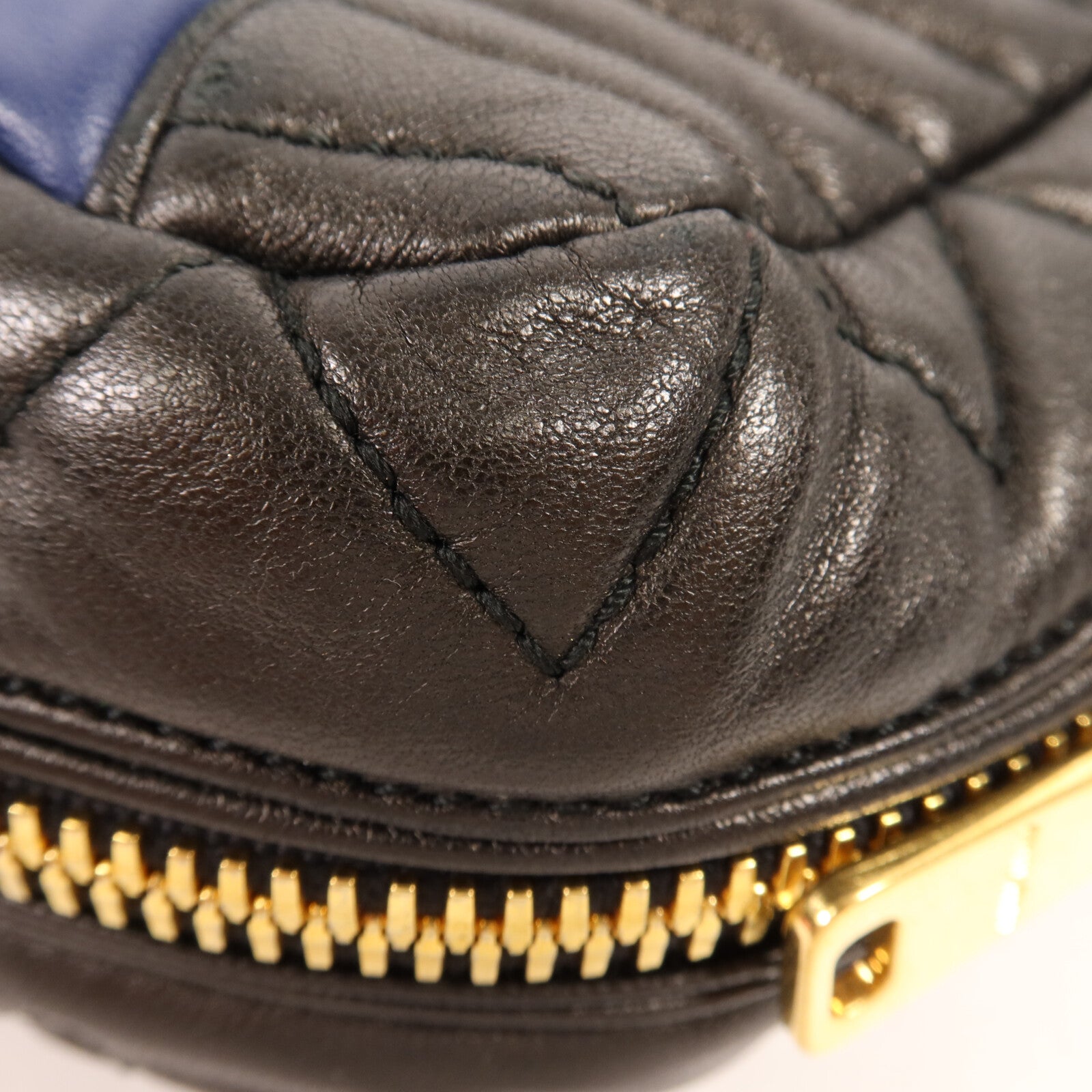 Miu Miu 牛皮皮革Shoulder Bag金扣肩背袋