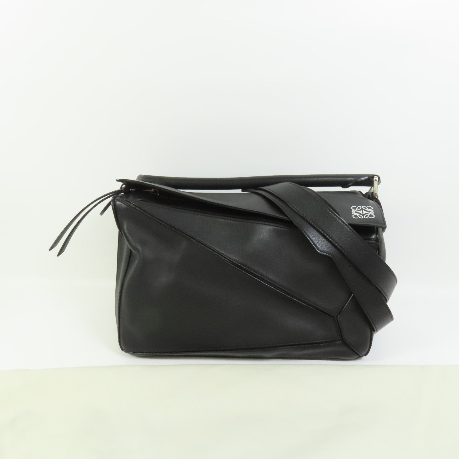 LOEWE 牛皮皮革Puzzle Medium手挽肩背兩用袋