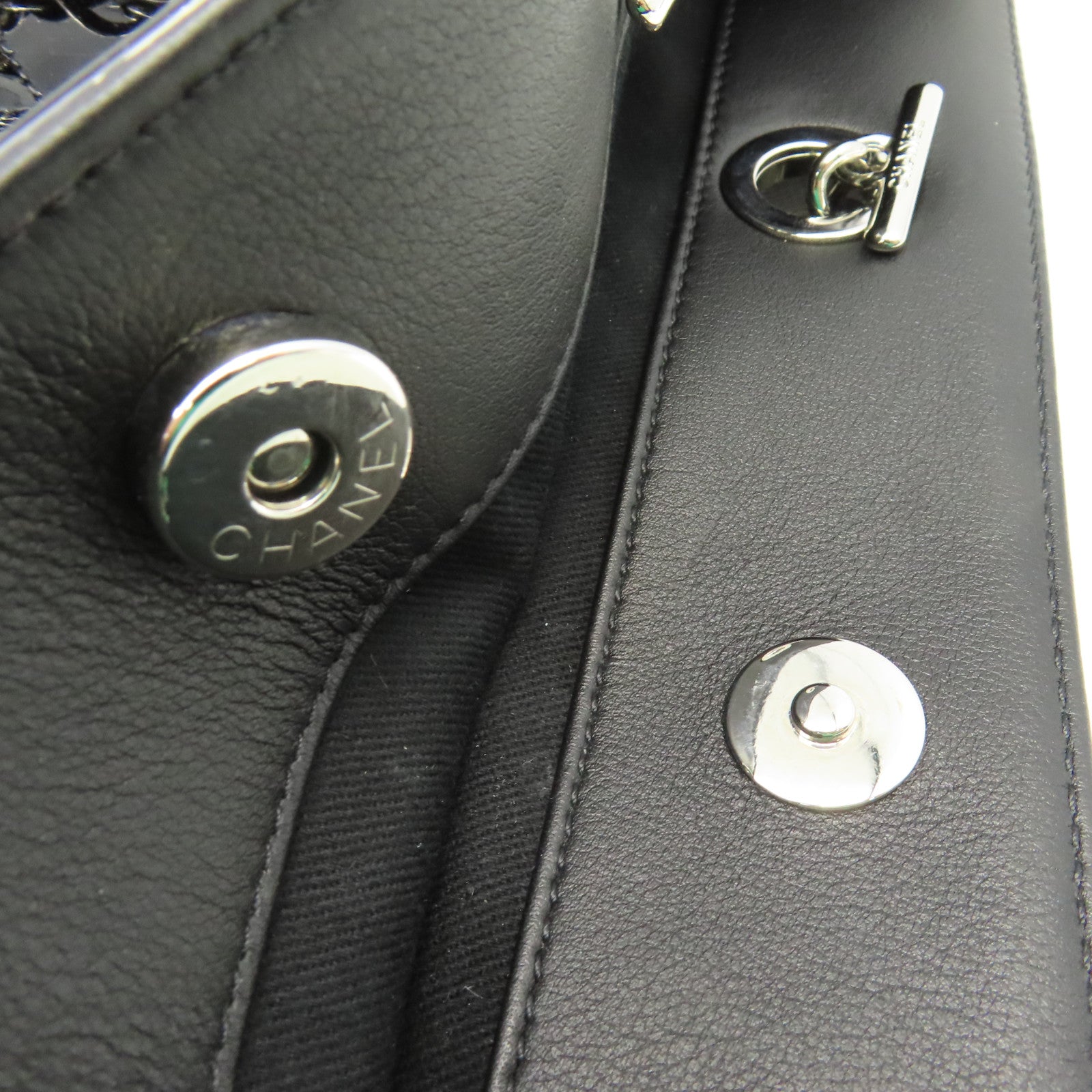 CHANEL 【激減優惠】菱格漆皮皮革Shoulder Bag銀扣鏈帶肩背袋黑色