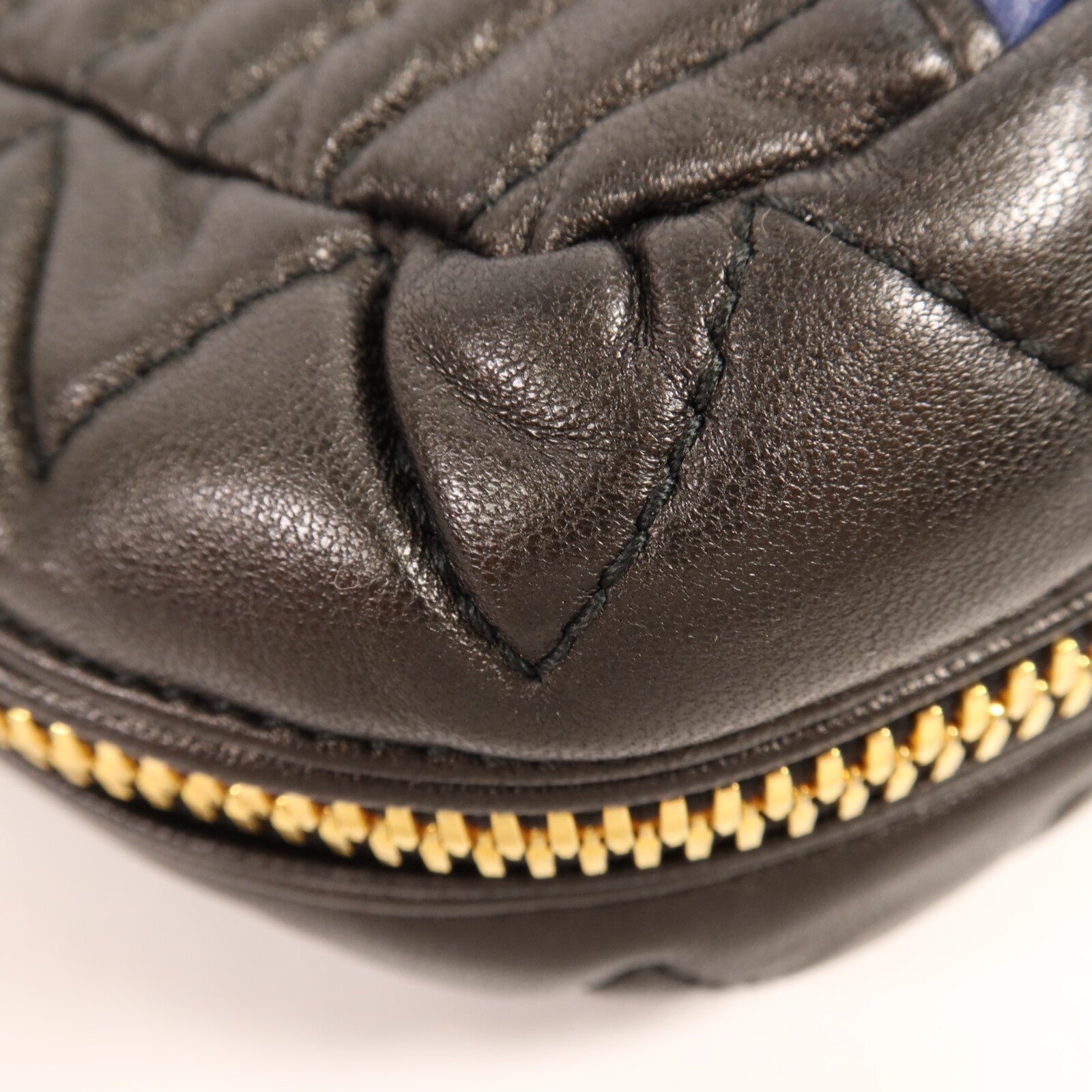 Miu Miu 牛皮皮革Shoulder Bag金扣肩背袋