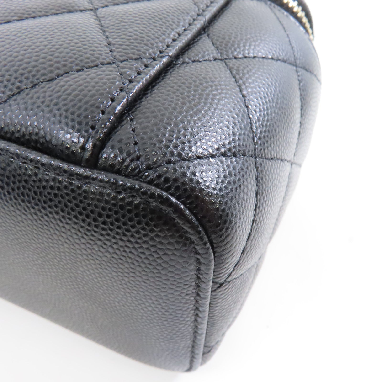 CHANEL 菱格牛皮皮革Vanity Case金扣鏈帶肩背袋黑色