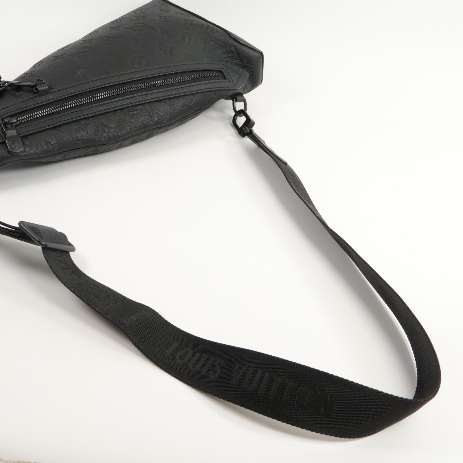 LOUIS VUITTON Monogram Shadow Duo Slingbag肩背袋