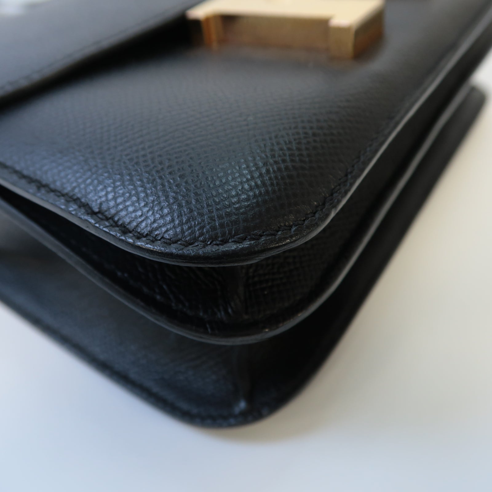HERMES 【激減優惠】Epsom皮革Constance 24金扣肩背袋Noir黑色