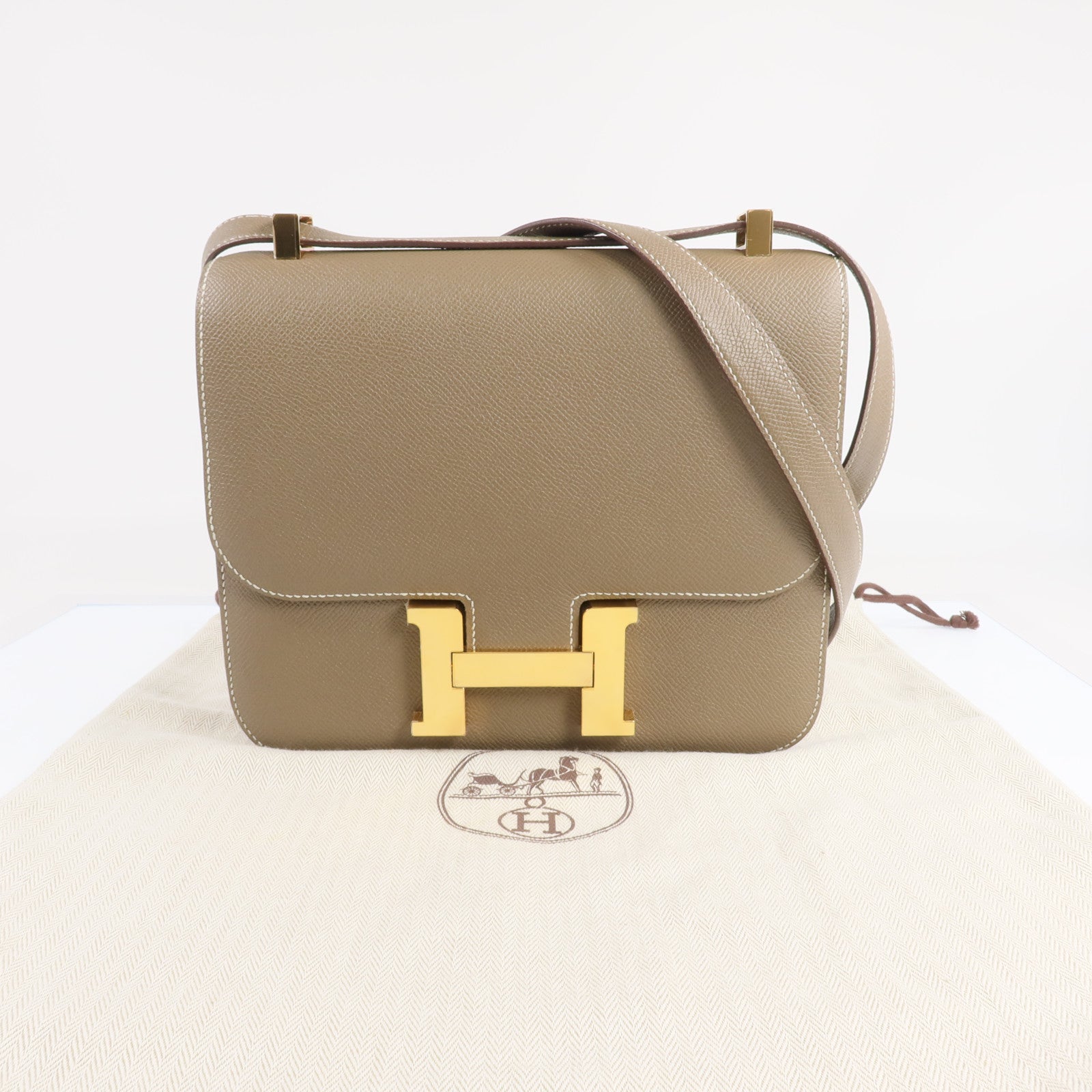 HERMES 皮革Constance 24金扣肩背袋Etoupe