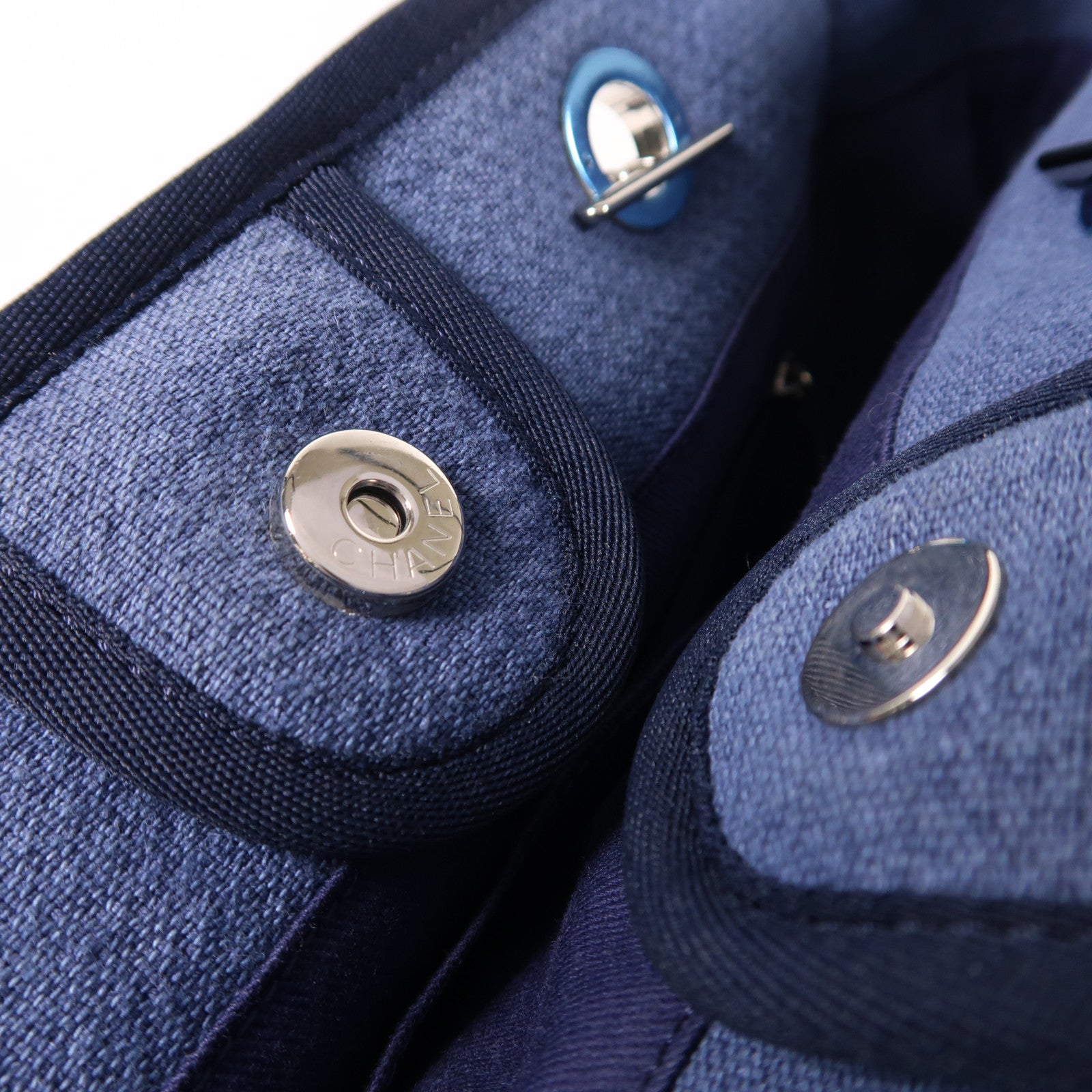 CHANEL 帆布Deauville銀扣鏈帶肩背袋