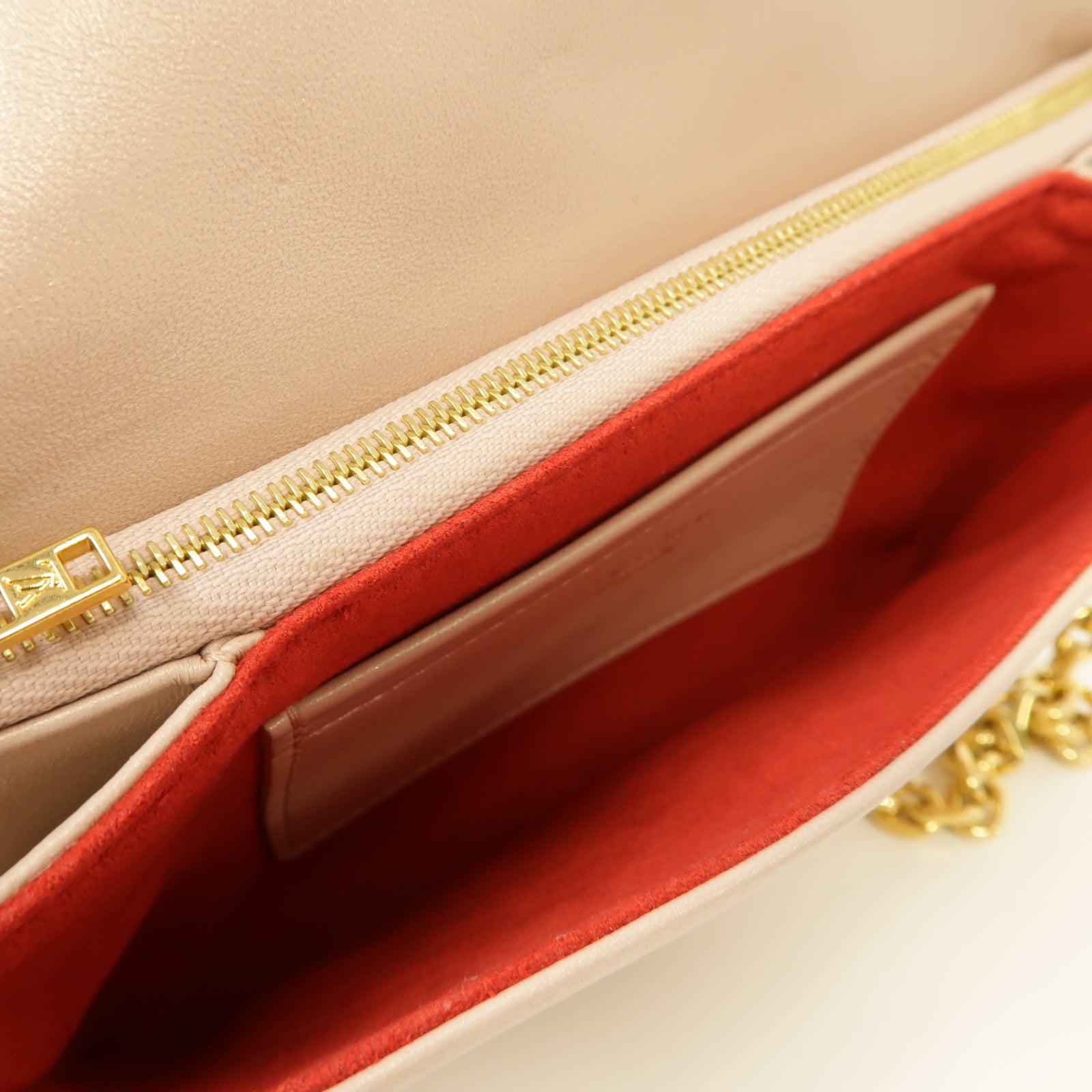 LOUIS VUITTON 【激減優惠】Monogram Embossed Fall In Love Pochette Coussin金扣鏈帶肩背袋粉紅色