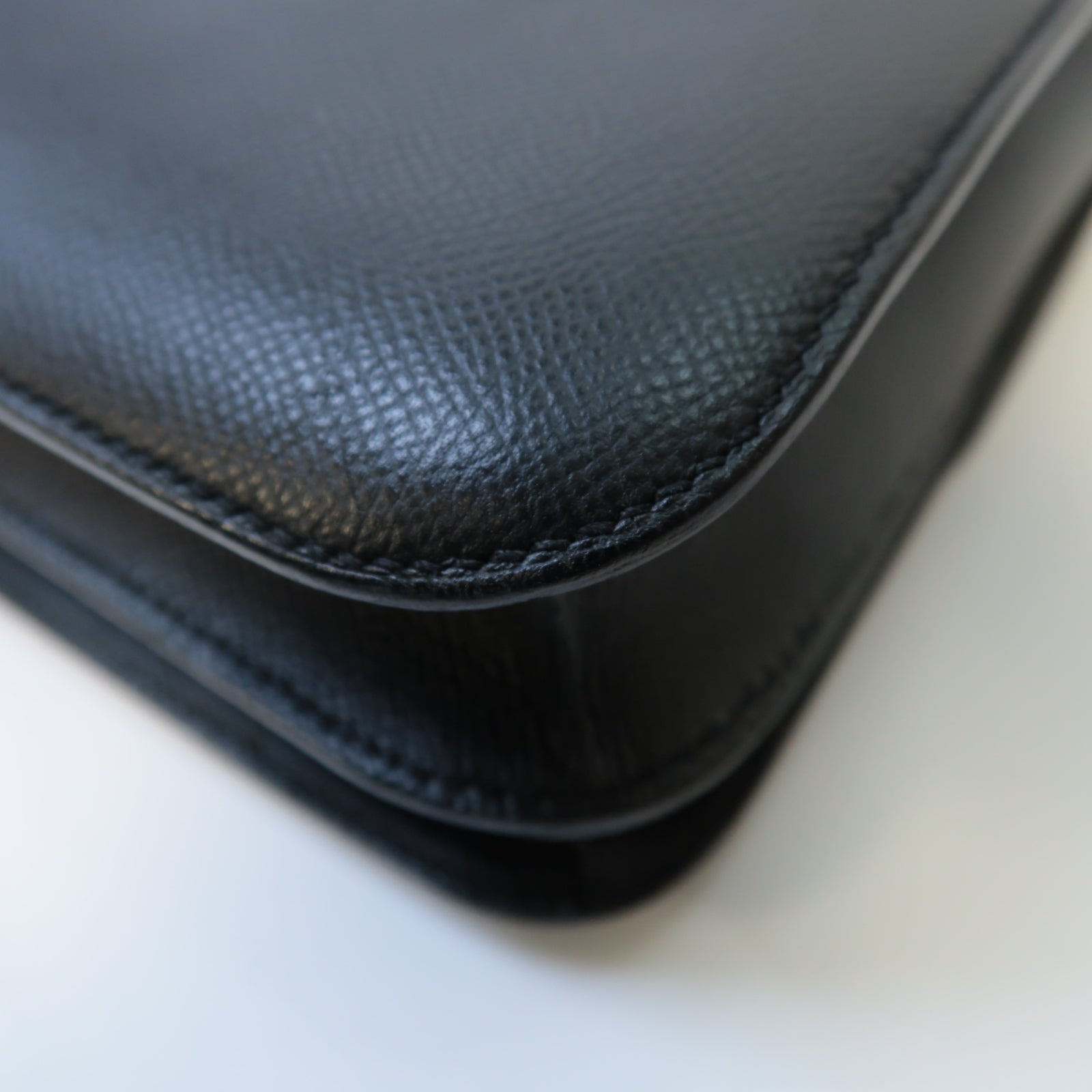 HERMES 【激減優惠】Epsom皮革Constance 24金扣肩背袋Noir黑色