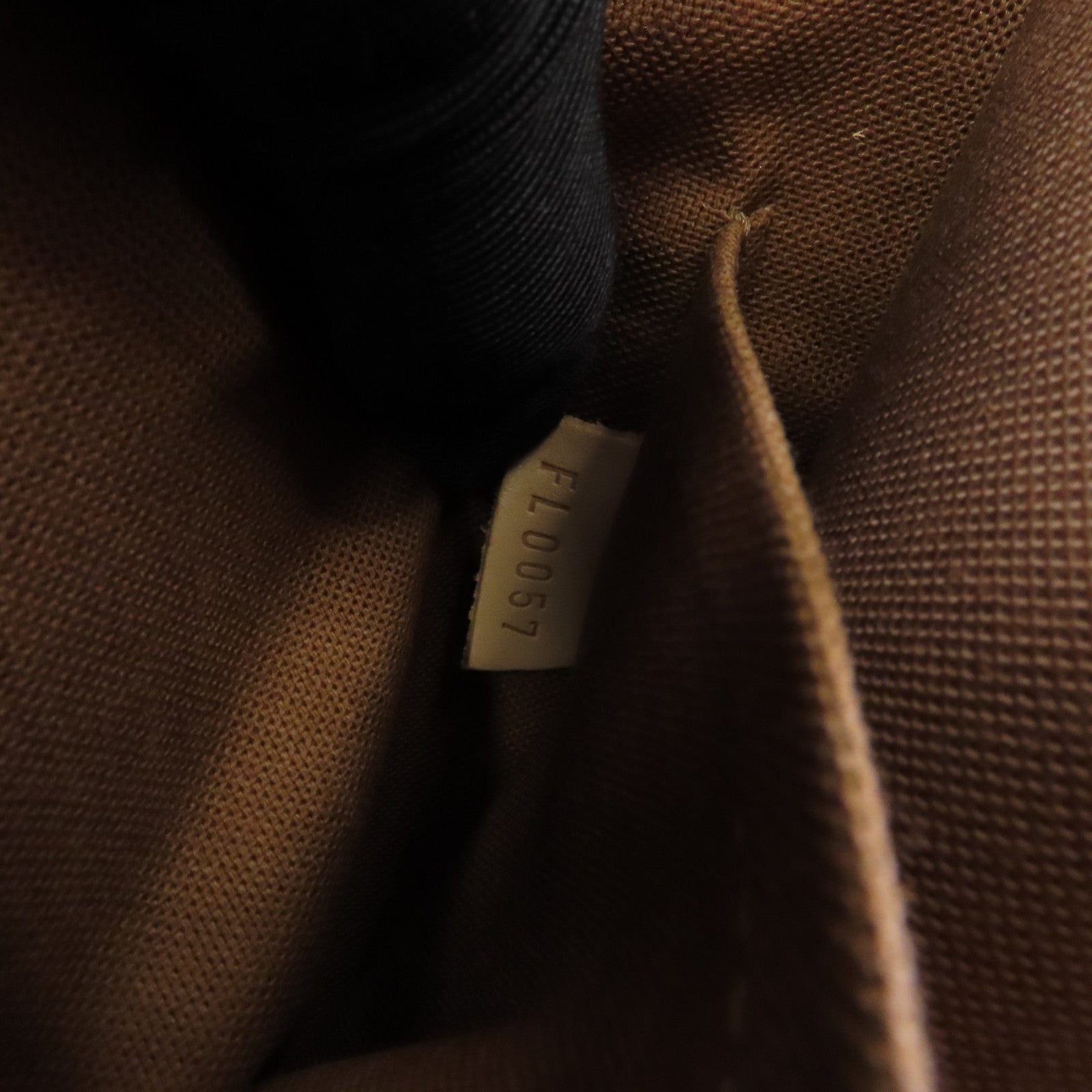 LOUIS VUITTON Monogram Popincourt Haut金扣肩背袋啡色