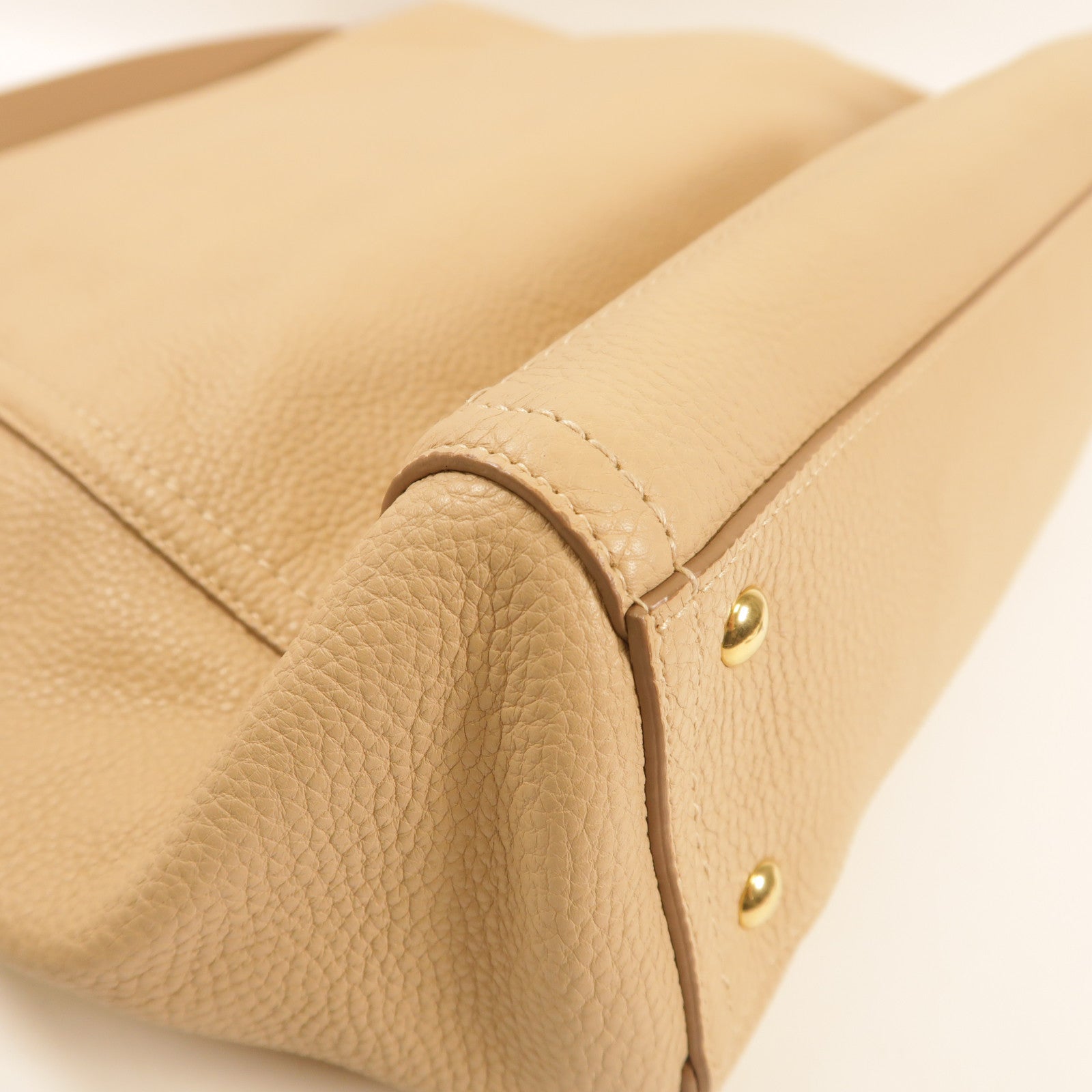 Salvatore Ferragamo 【激減優惠】牛皮皮革Shoulder Bag金扣肩背袋米色