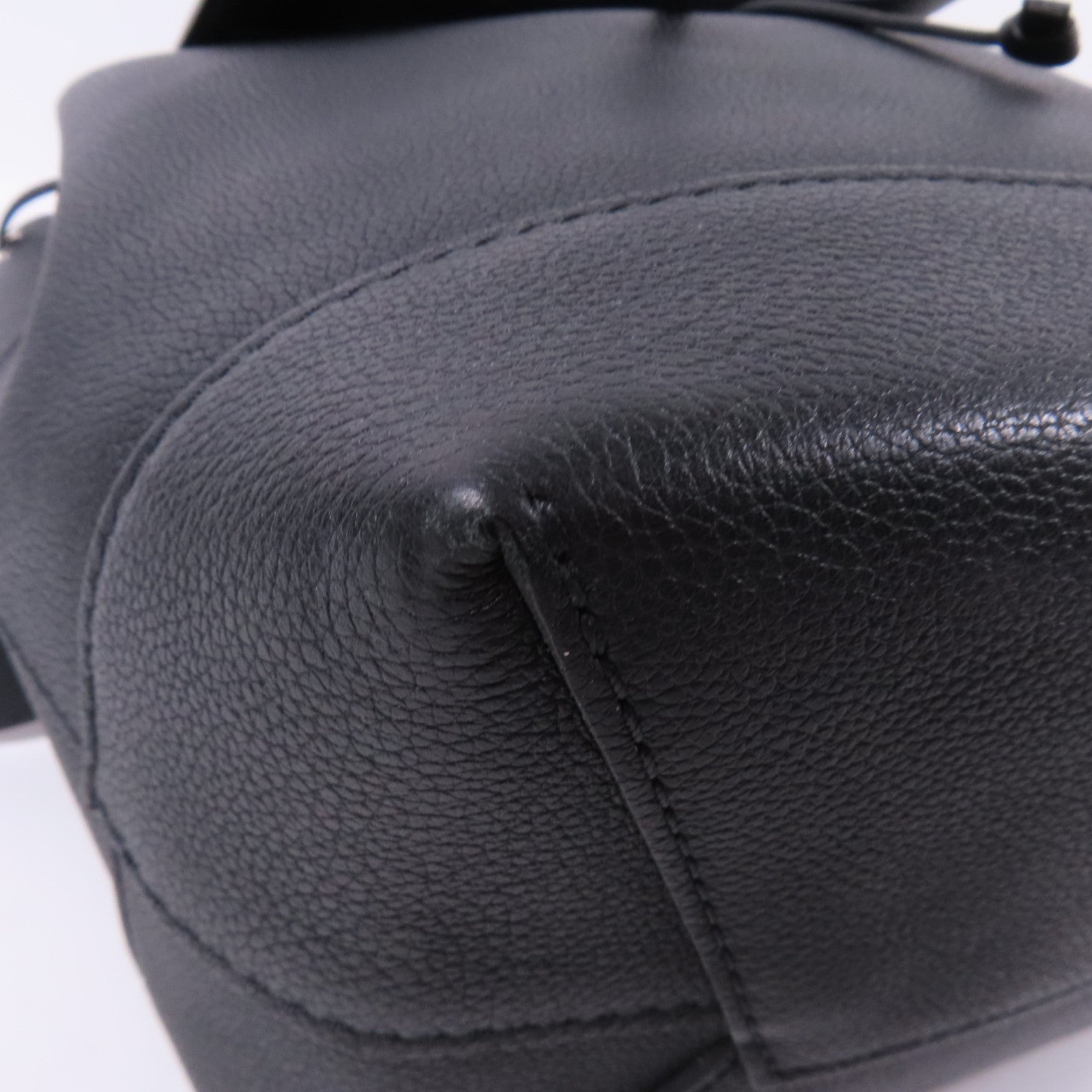 LOUIS VUITTON 牛皮皮革Lock Me Backpack銀扣背包