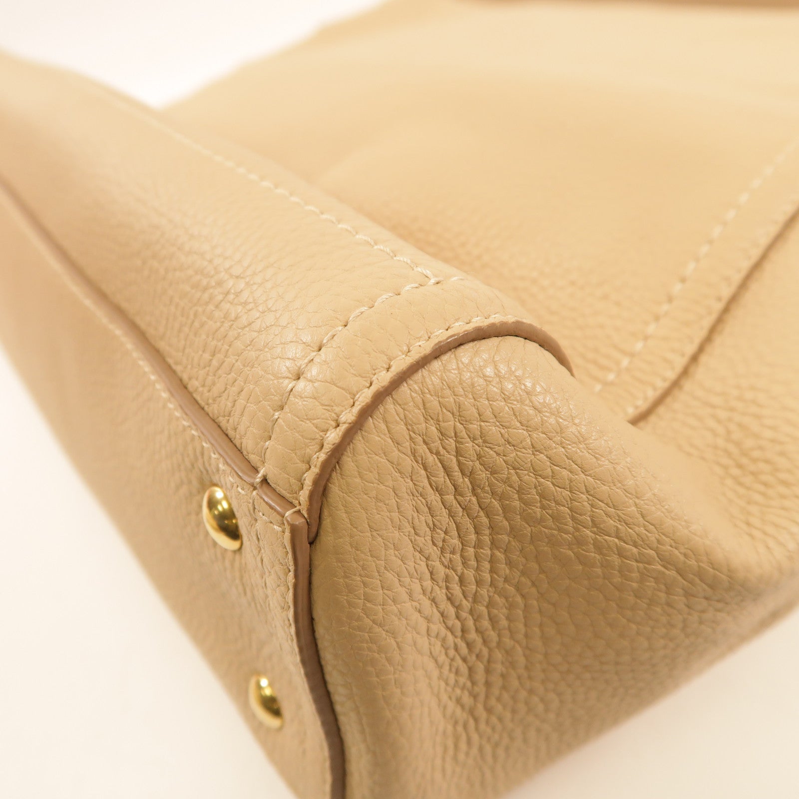 Salvatore Ferragamo 【激減優惠】牛皮皮革Shoulder Bag金扣肩背袋米色