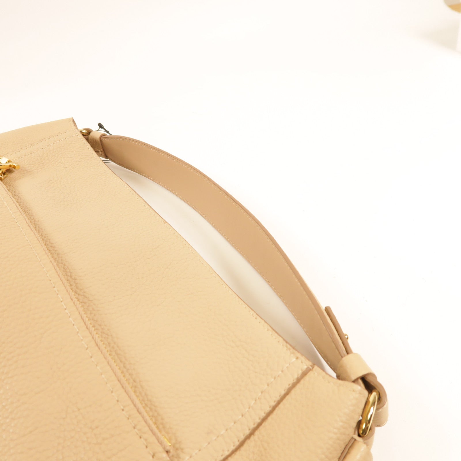 Salvatore Ferragamo 牛皮皮革Shoulder Bag金扣肩背袋米色