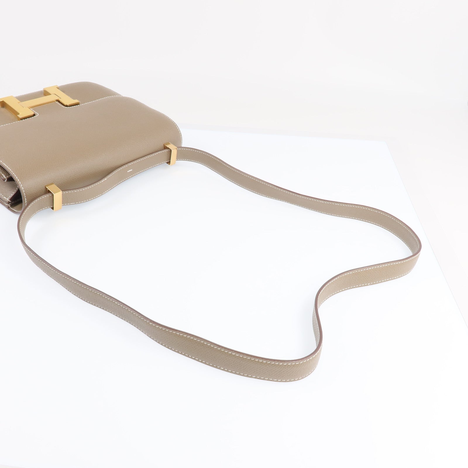 HERMES 皮革Constance 24金扣肩背袋Etoupe