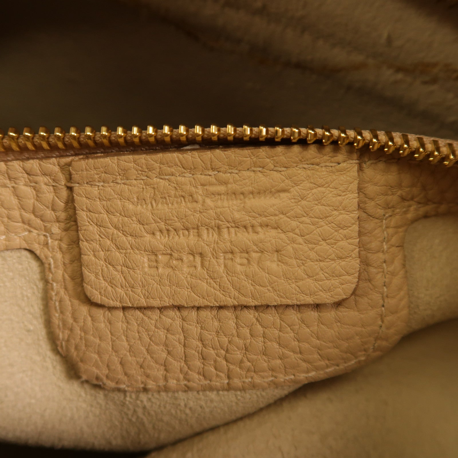 Salvatore Ferragamo 【激減優惠】牛皮皮革Shoulder Bag金扣肩背袋米色