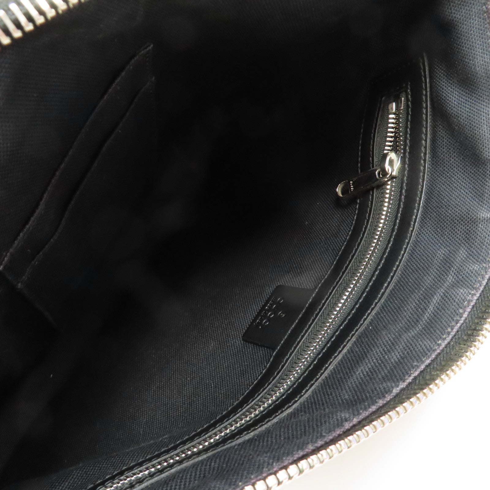GUCCI 塗層帆布GG Supreme銀扣手拿包黑色