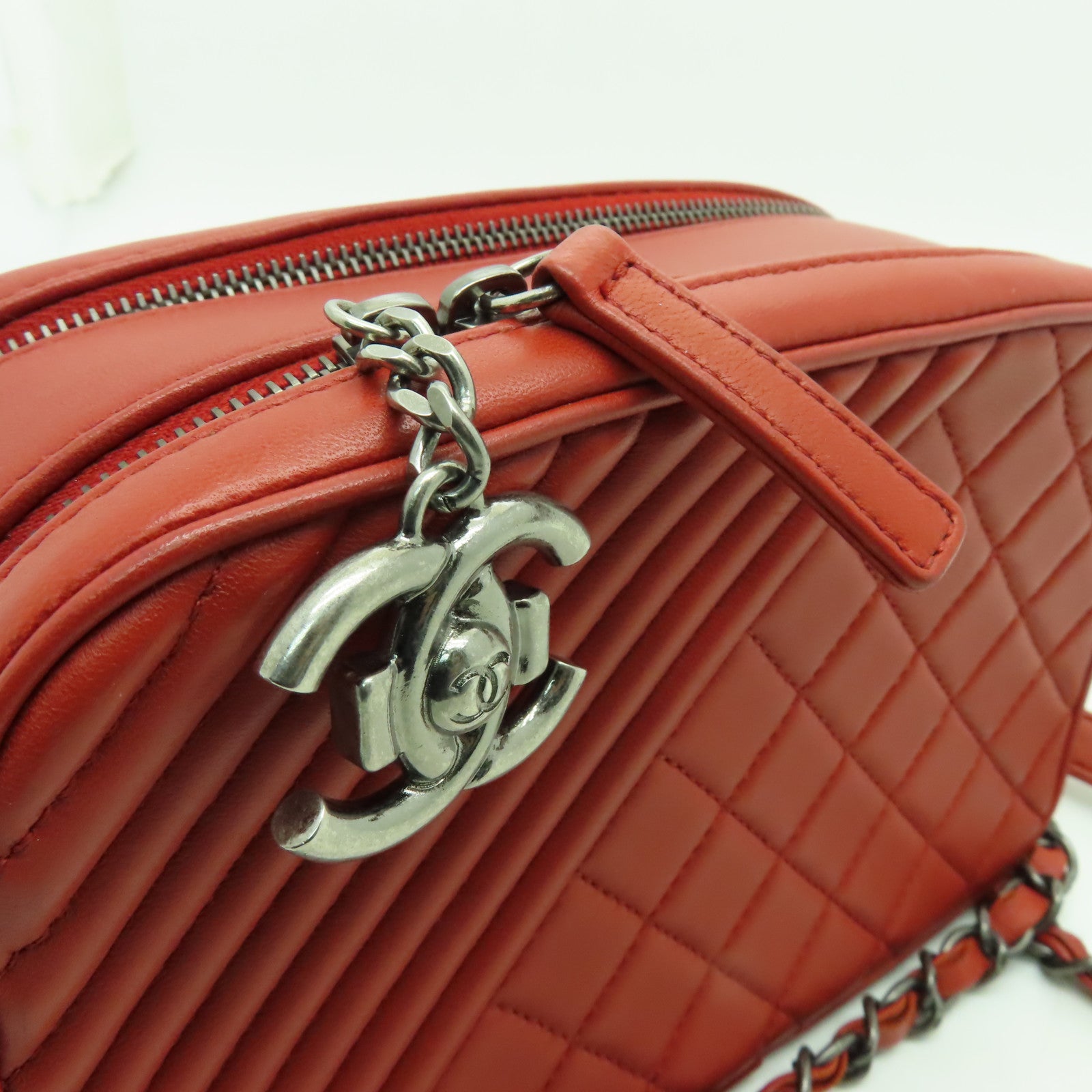 CHANEL 牛皮皮革Coco Boy Camera Bag銀扣鏈帶肩背袋紅色