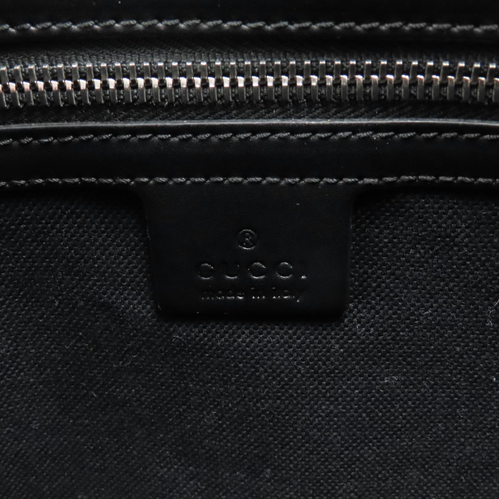GUCCI 塗層帆布GG Supreme銀扣手拿包黑色