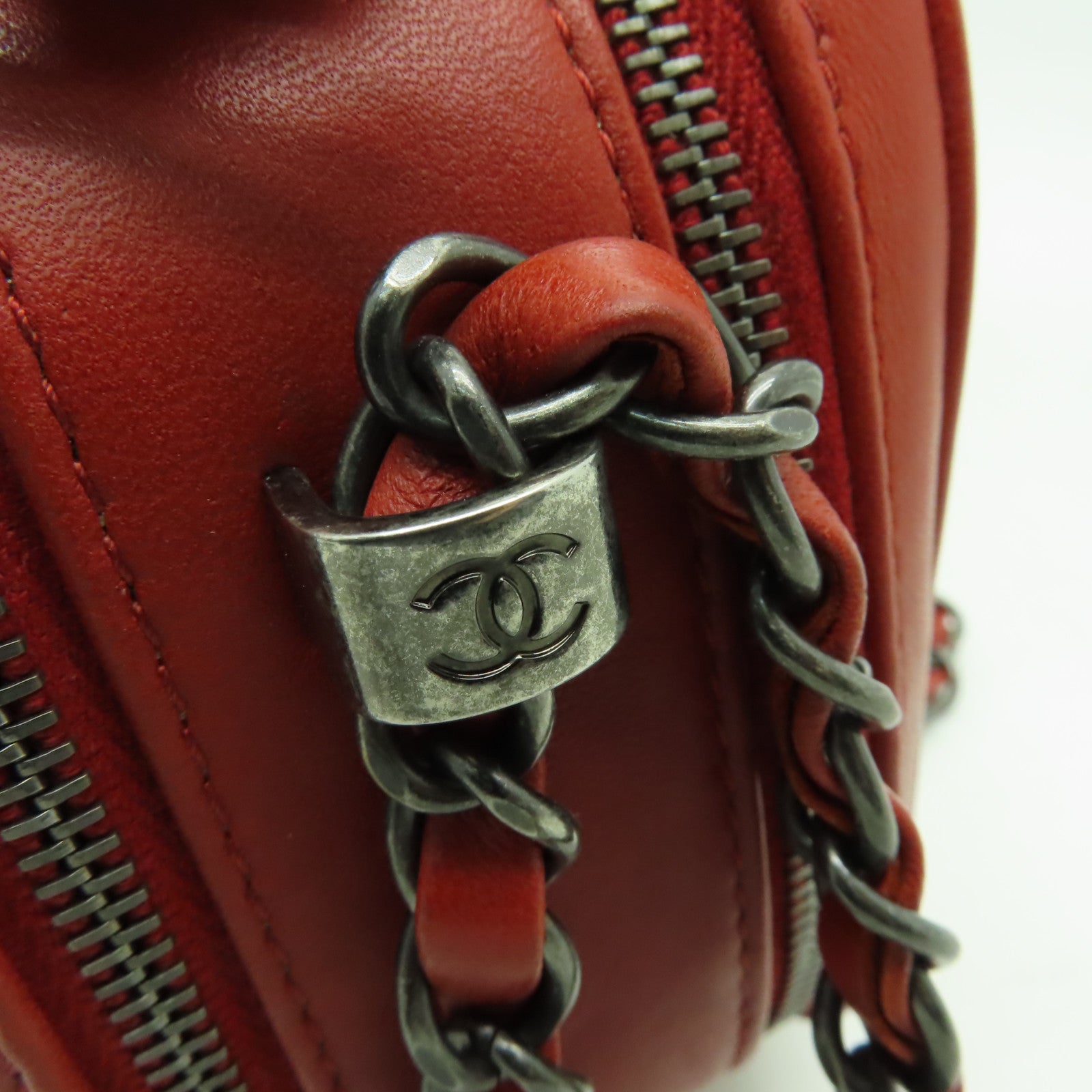 CHANEL 牛皮皮革Coco Boy Camera Bag銀扣鏈帶肩背袋紅色