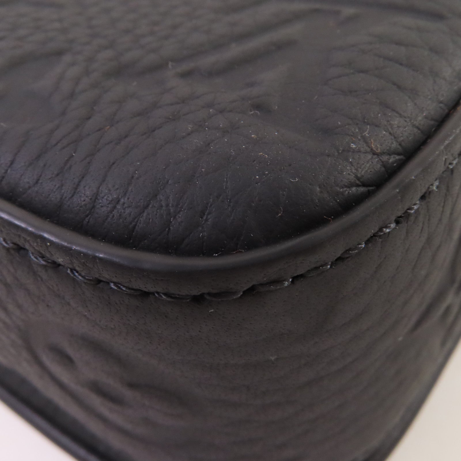 LOUIS VUITTON 【激減優惠】Taurillon Monogram S-Lock Vertical Wearable Wallet肩背袋黑色