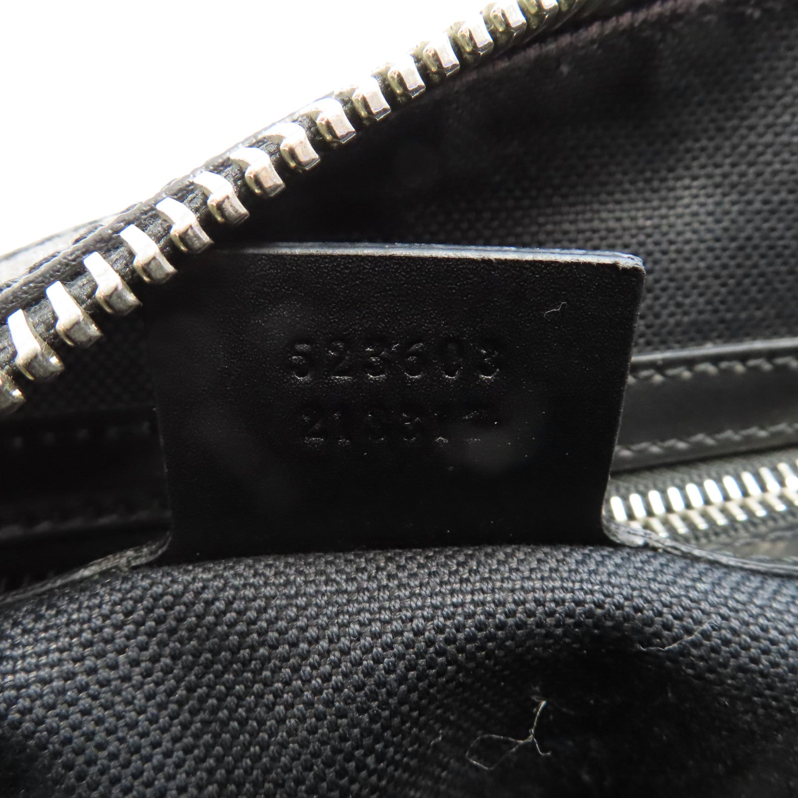 GUCCI 塗層帆布GG Supreme銀扣手拿包黑色