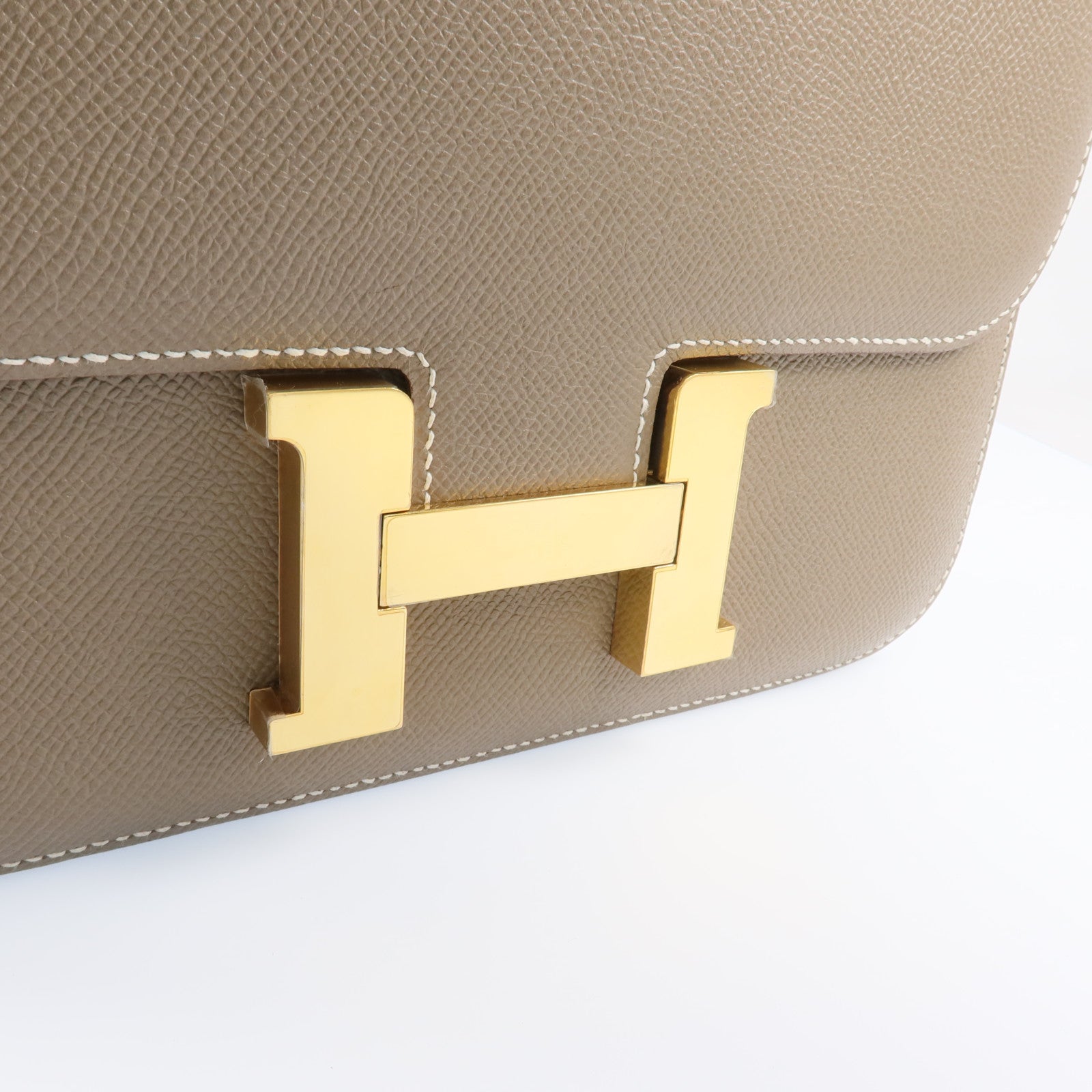 HERMES 皮革Constance 24金扣肩背袋Etoupe