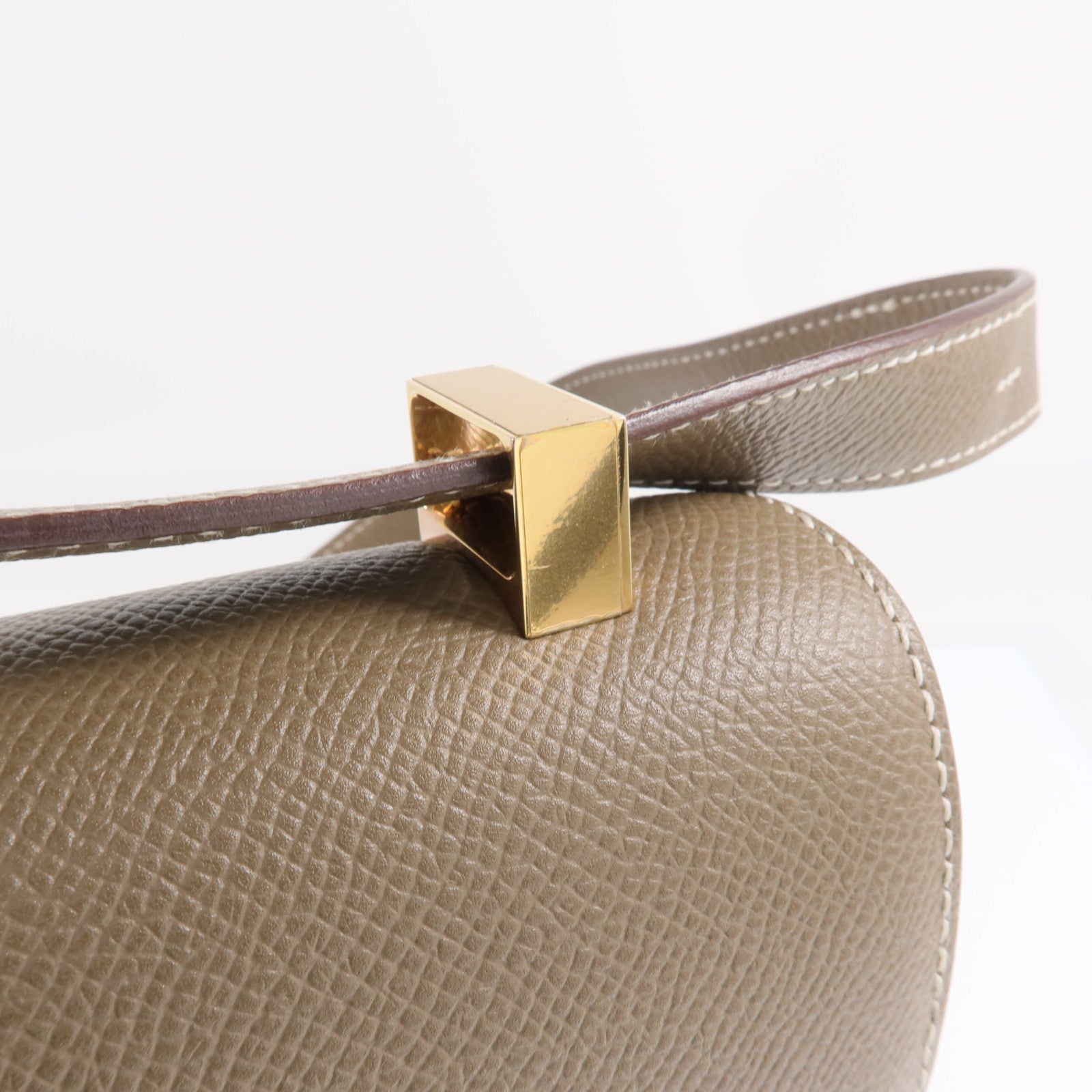 HERMES 皮革Constance 24金扣肩背袋Etoupe