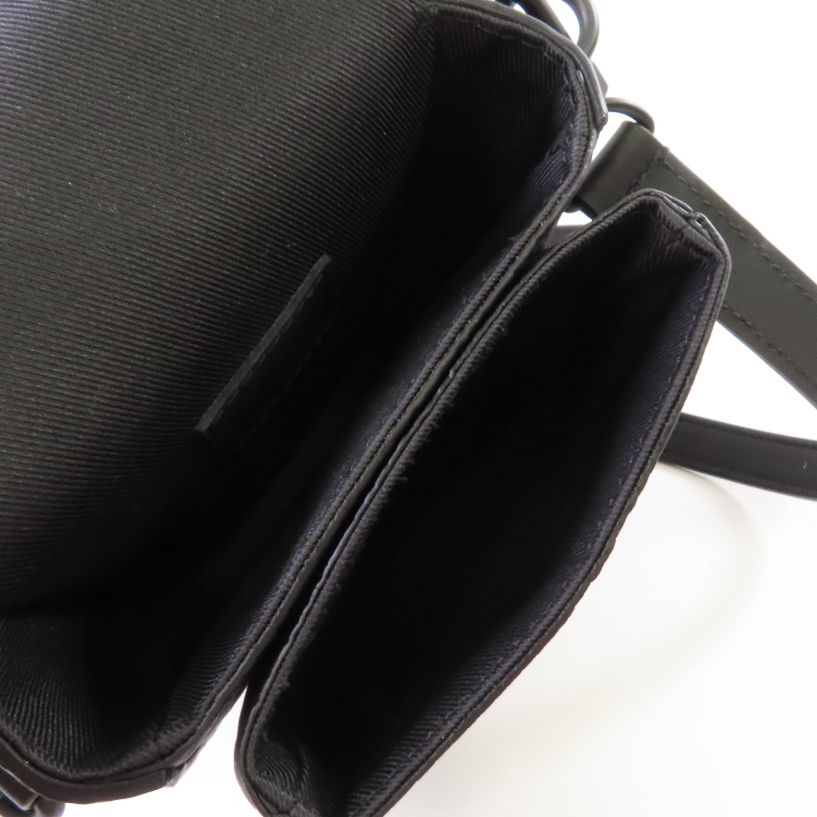 LOUIS VUITTON 【激減優惠】Taurillon Monogram S-Lock Vertical Wearable Wallet肩背袋黑色