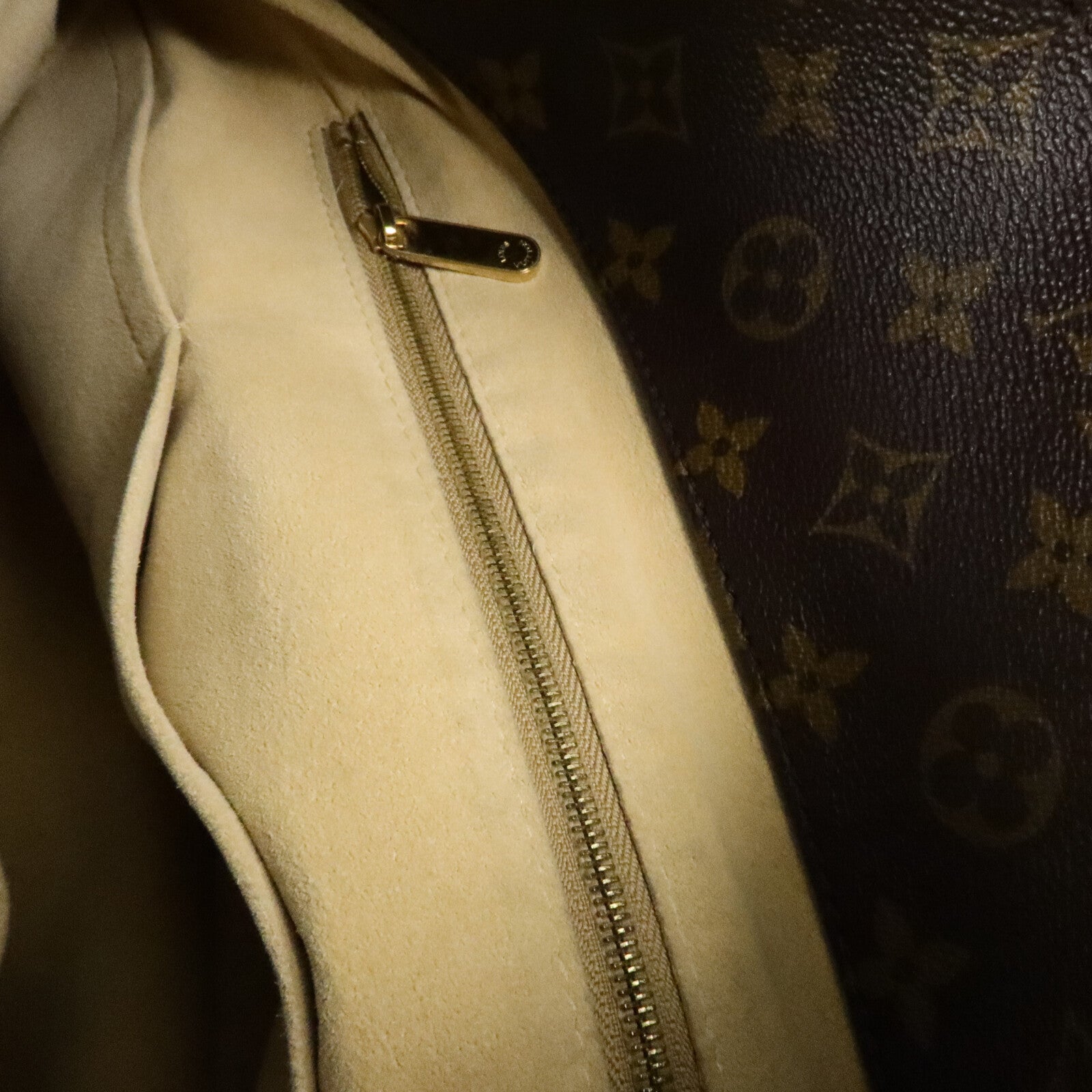LOUIS VUITTON Monogram Artsy MM肩背袋