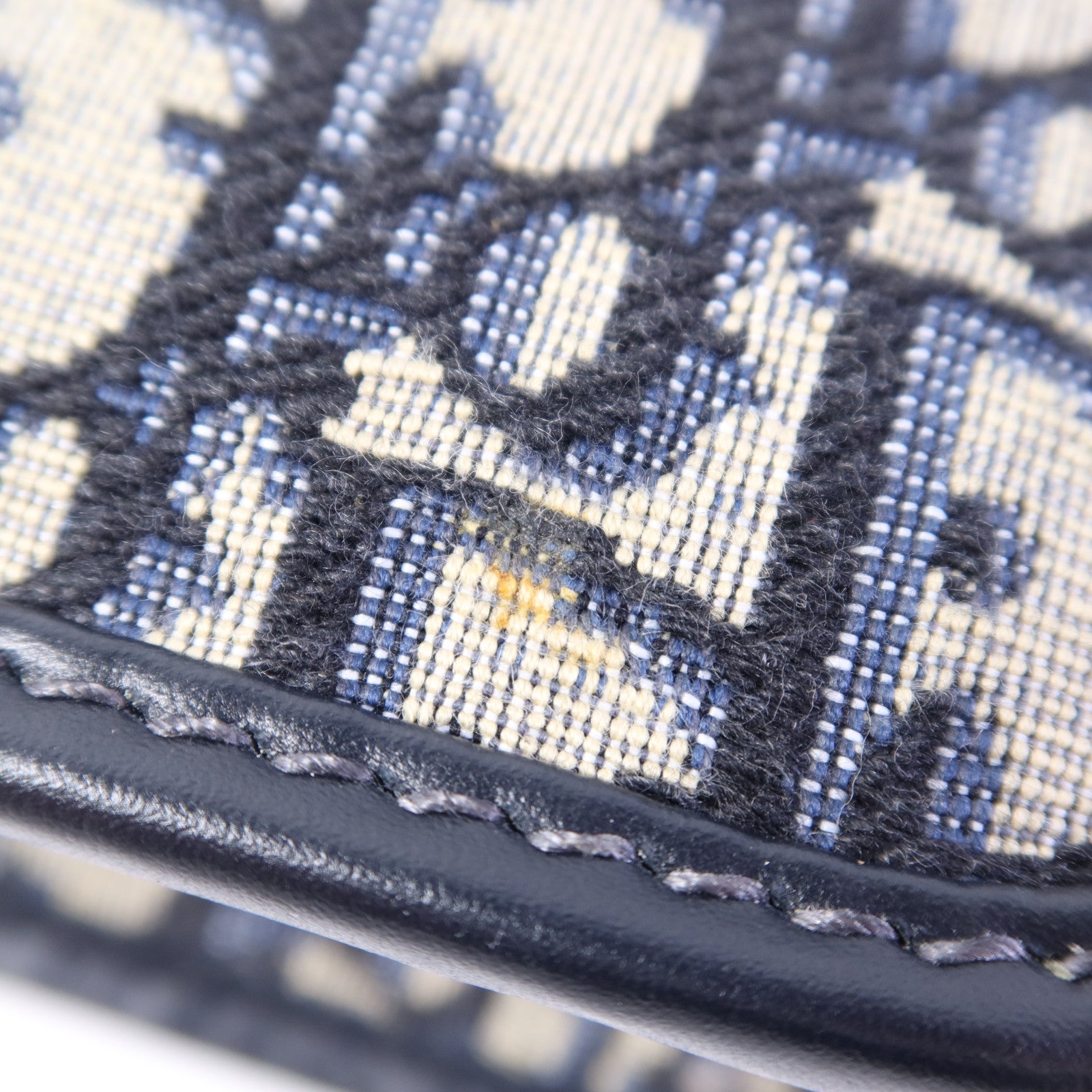 Dior 帆布30 Montaigne金扣肩背袋