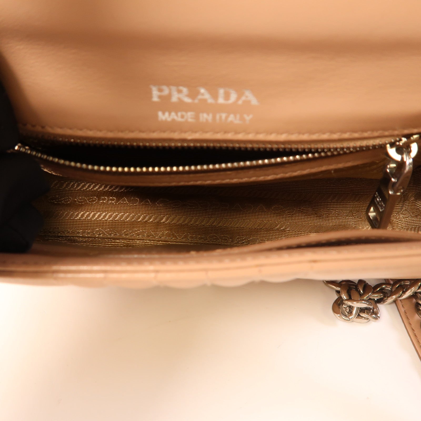 PRADA 牛皮皮革Chain Shoulder Bag銀扣鏈帶肩背袋